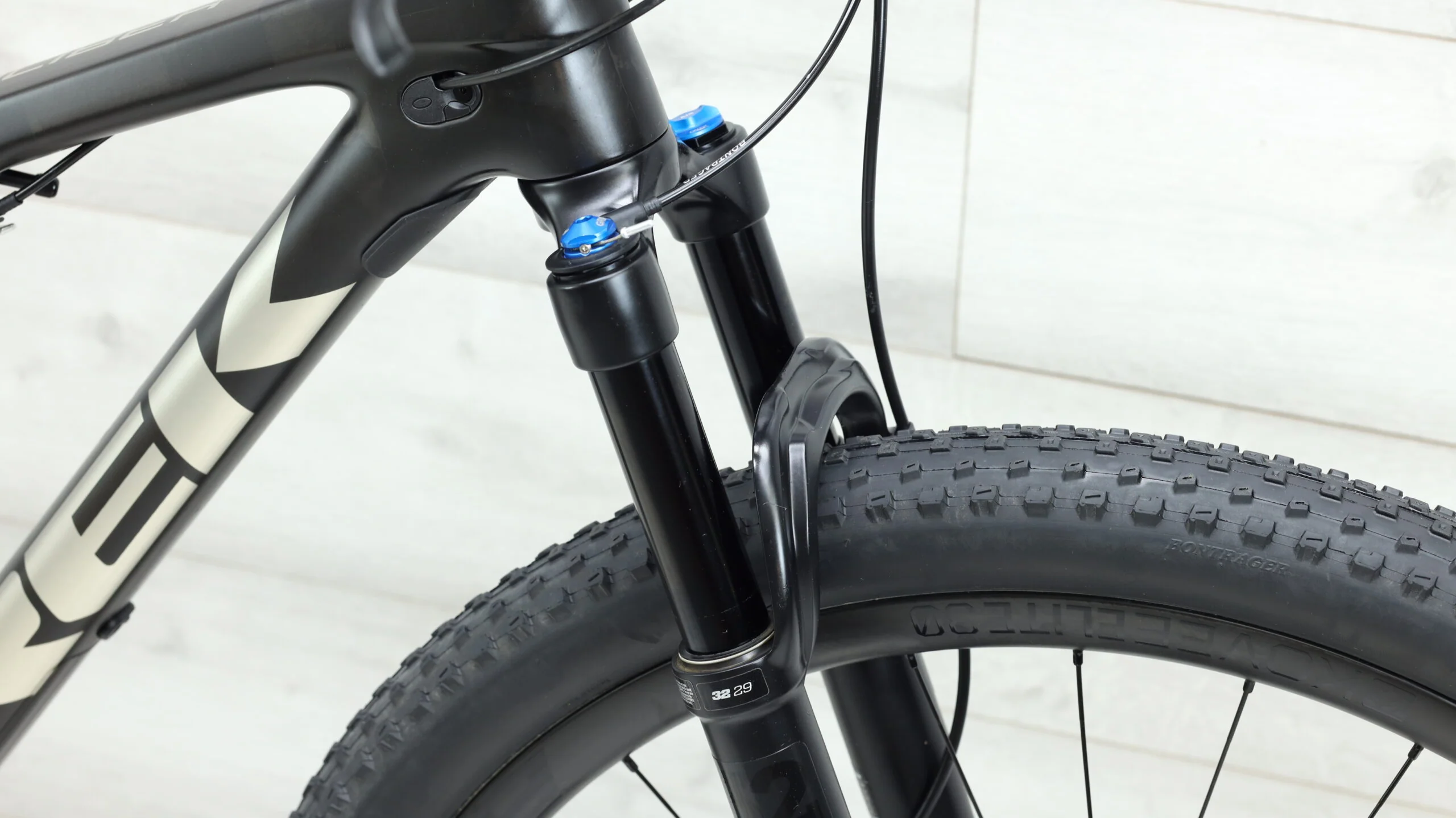 2022 Trek Supercaliber 9.8 GX  Mountain Bike - Medium - Image 9
