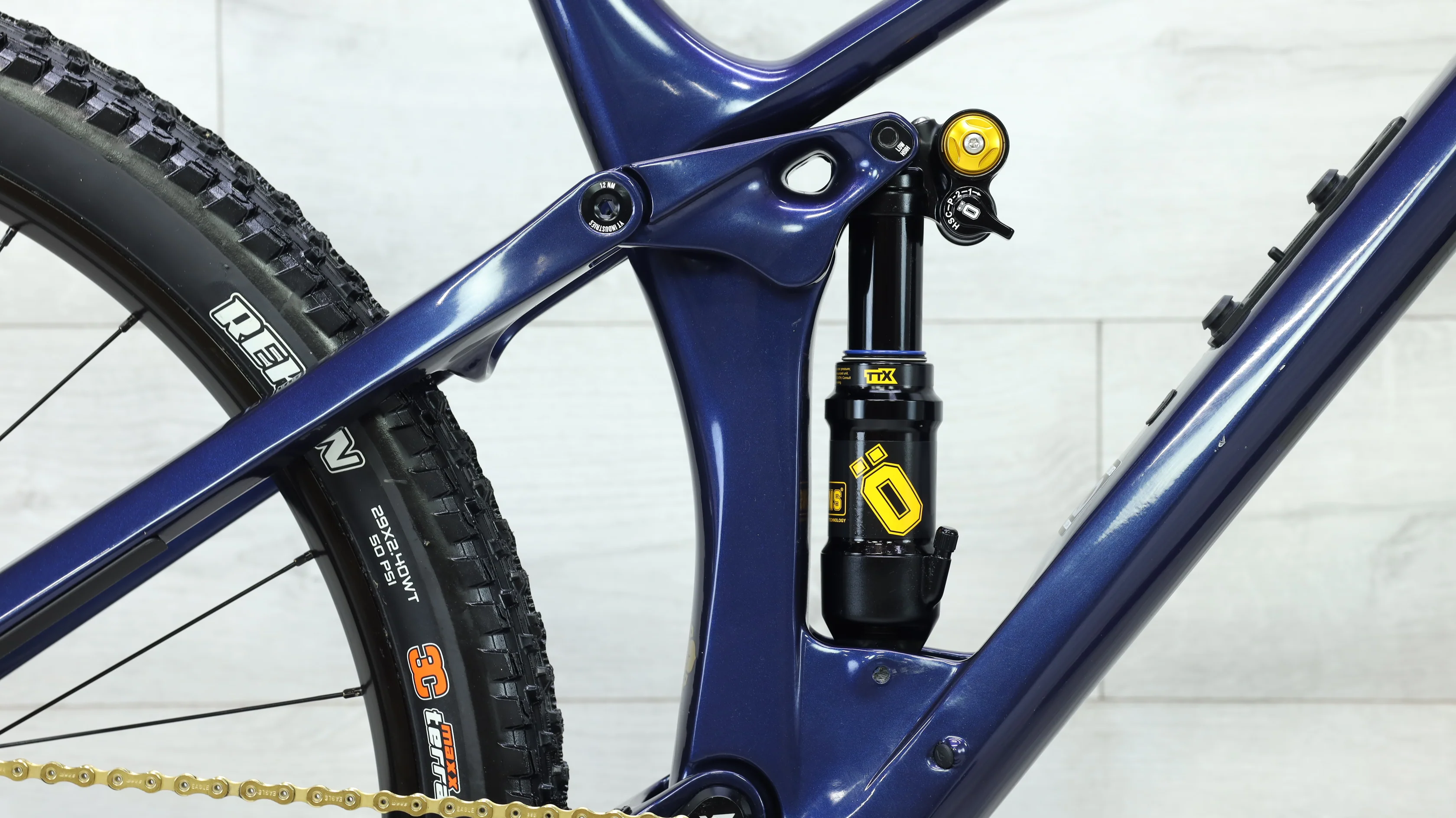 2023 YT Izzo Core AXS Mountain Bike - Large - Image 9