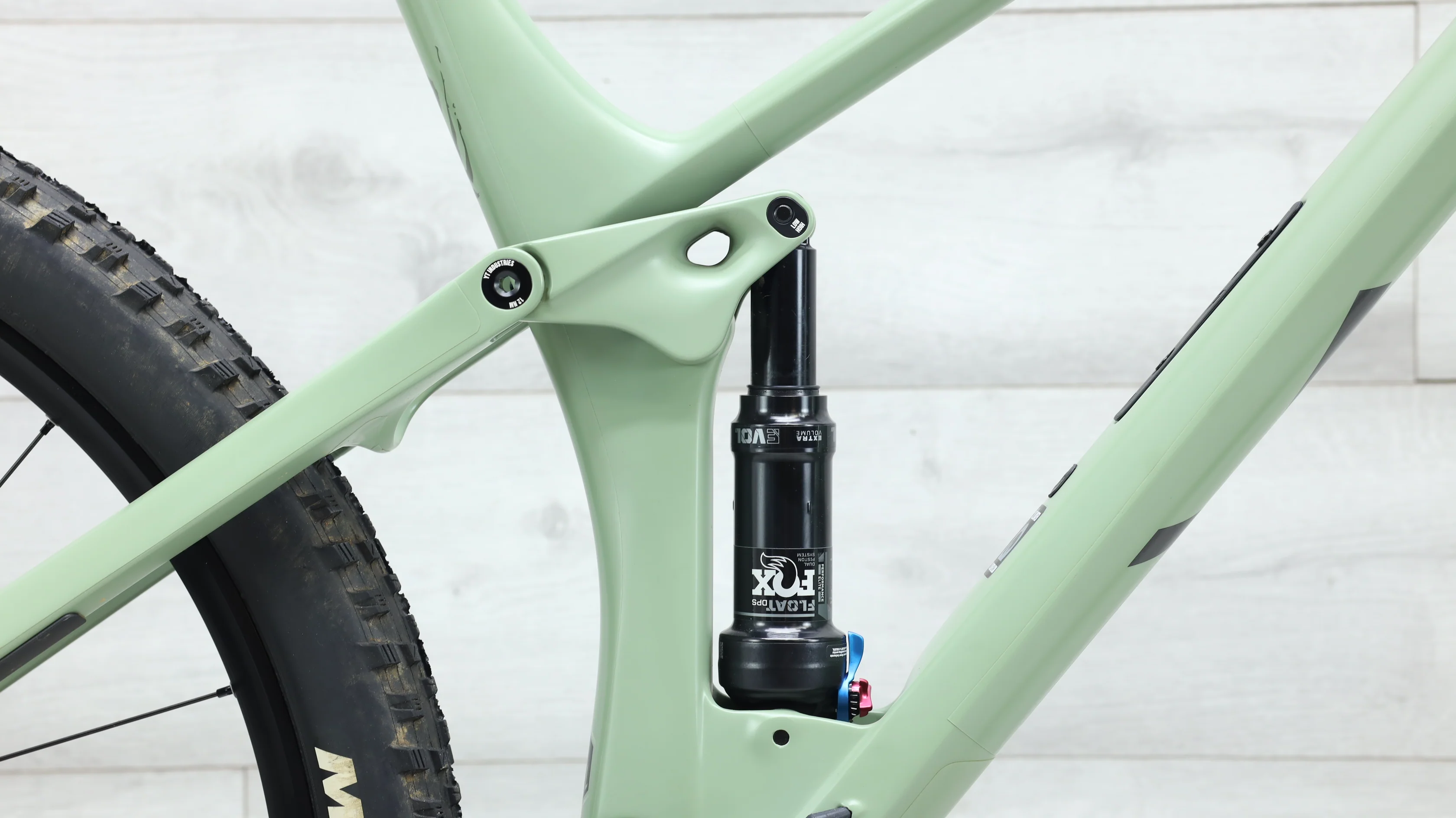 2022 YT Izzo Core 3 29 Mountain Bike - X-Large - Image 9