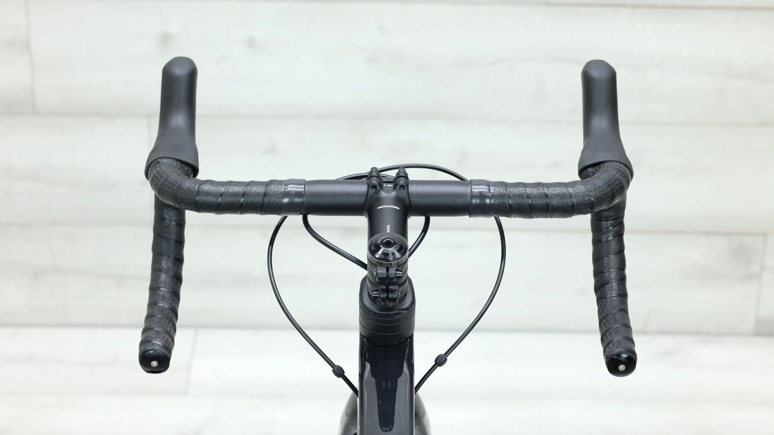 2023 Cannondale Supersix EVO Carbon 105 Disc  Road Bike - 48cm - Image 11
