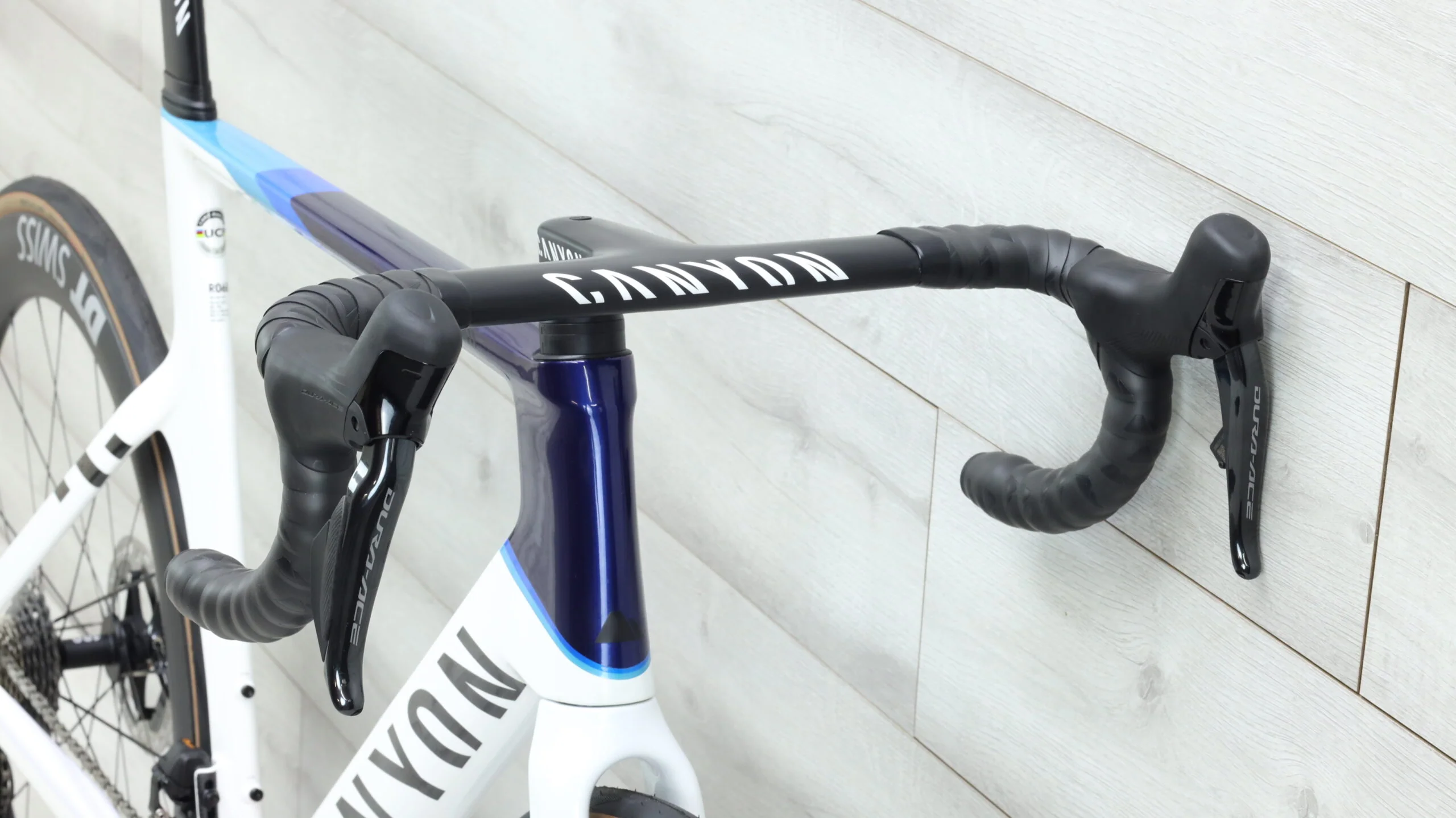 2023 Canyon Aeroad CFR Disc Di2 Road Bike - Large - Image 7