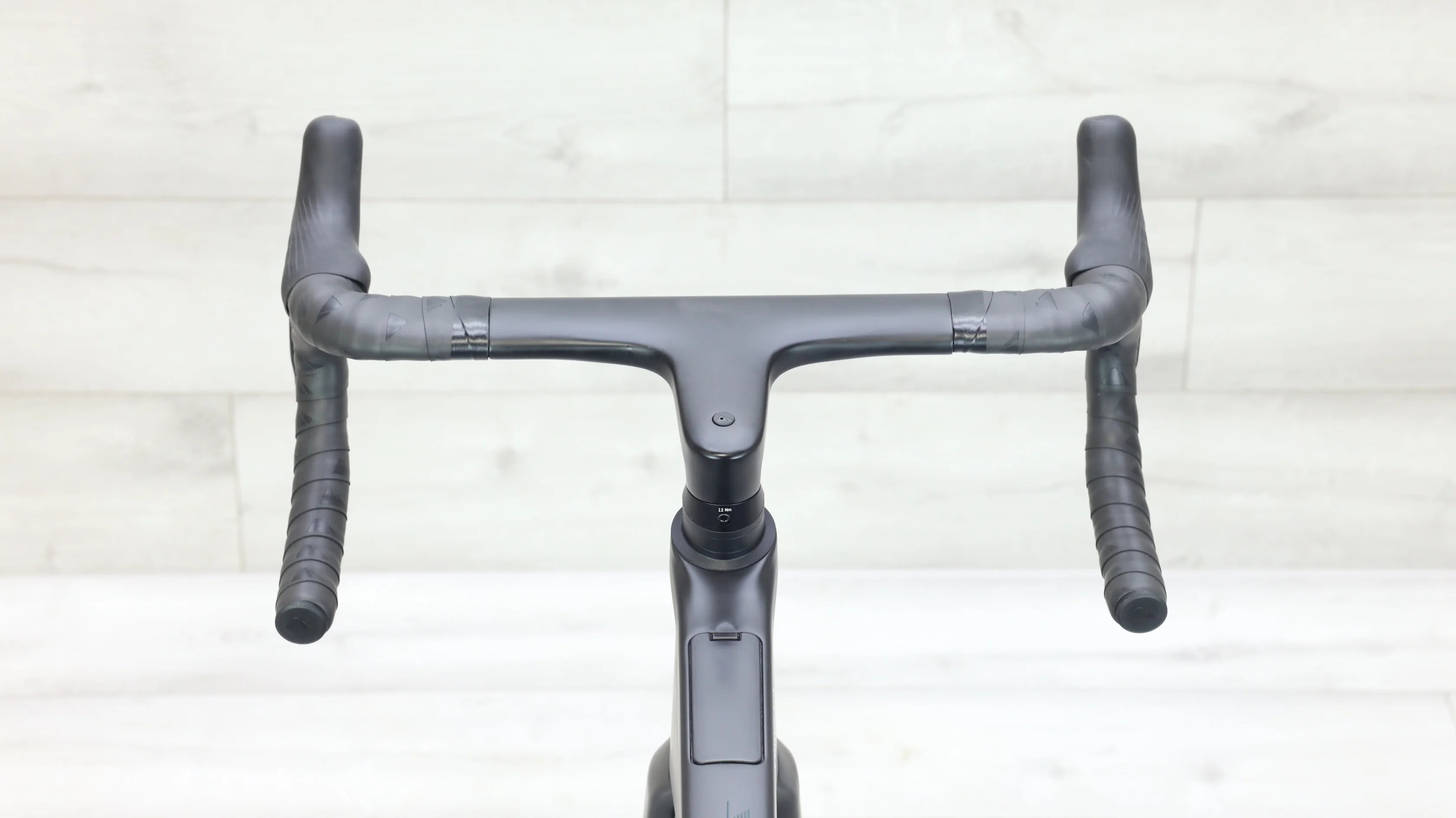 2023 Canyon Endurace CFR Di2 Road Bike - Medium - Image 10