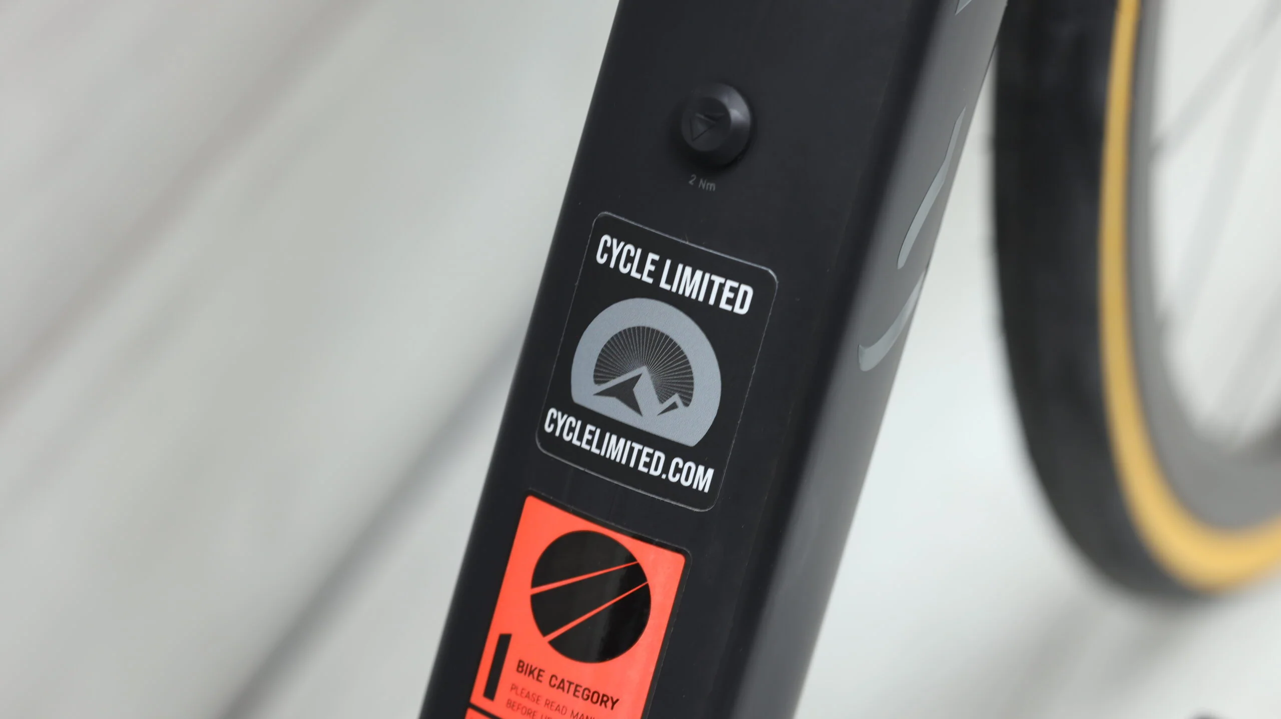 2023 Canyon Ultimate CFR Di2  Road Bike - Medium - Image 3