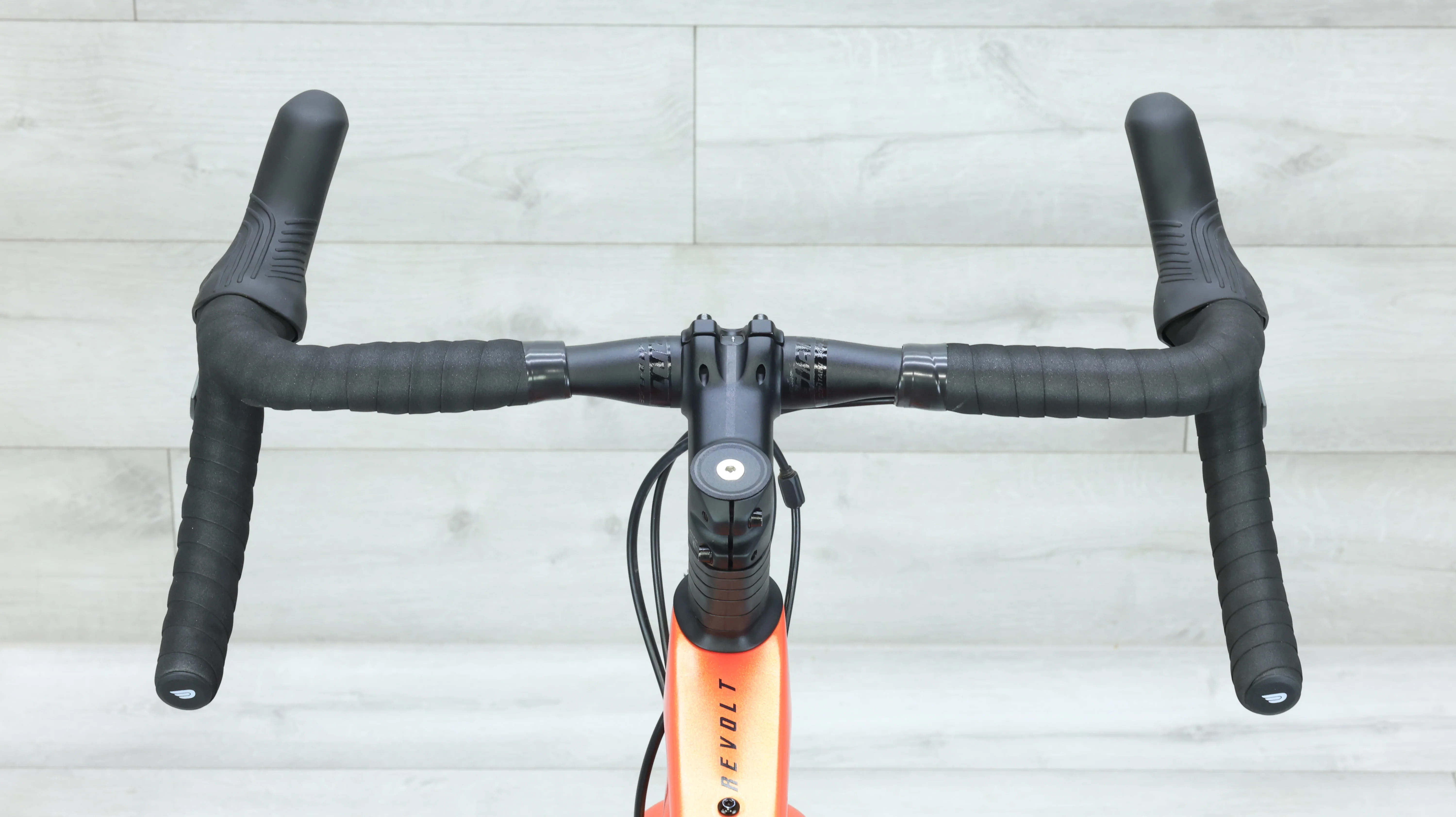 2023 Giant Revolt Advanced 0 Gravel Bike - Medium - Image 13