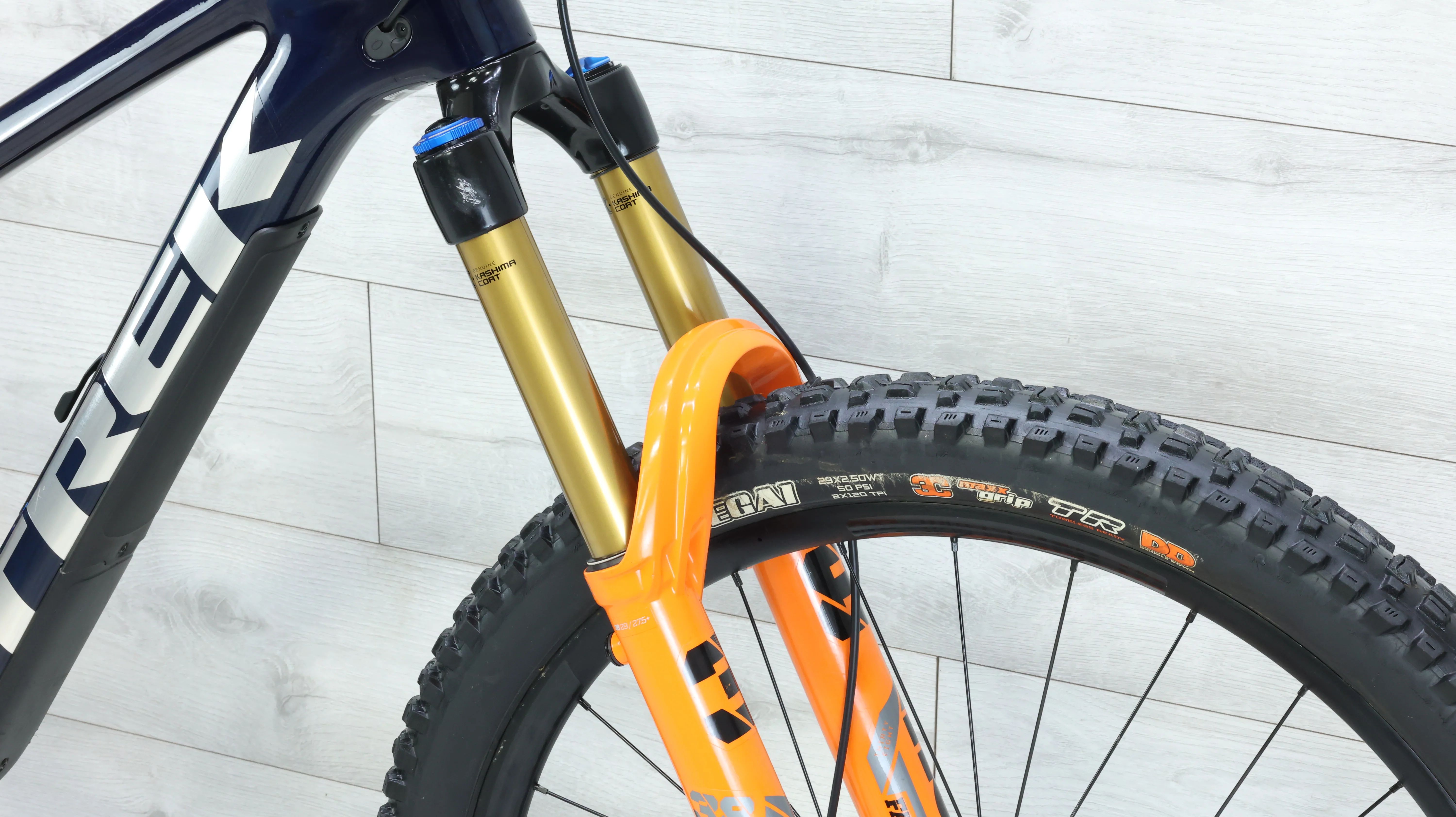 2023 Trek Slash 9.7 Factory Mountain Bike - Med/Large - Image 10