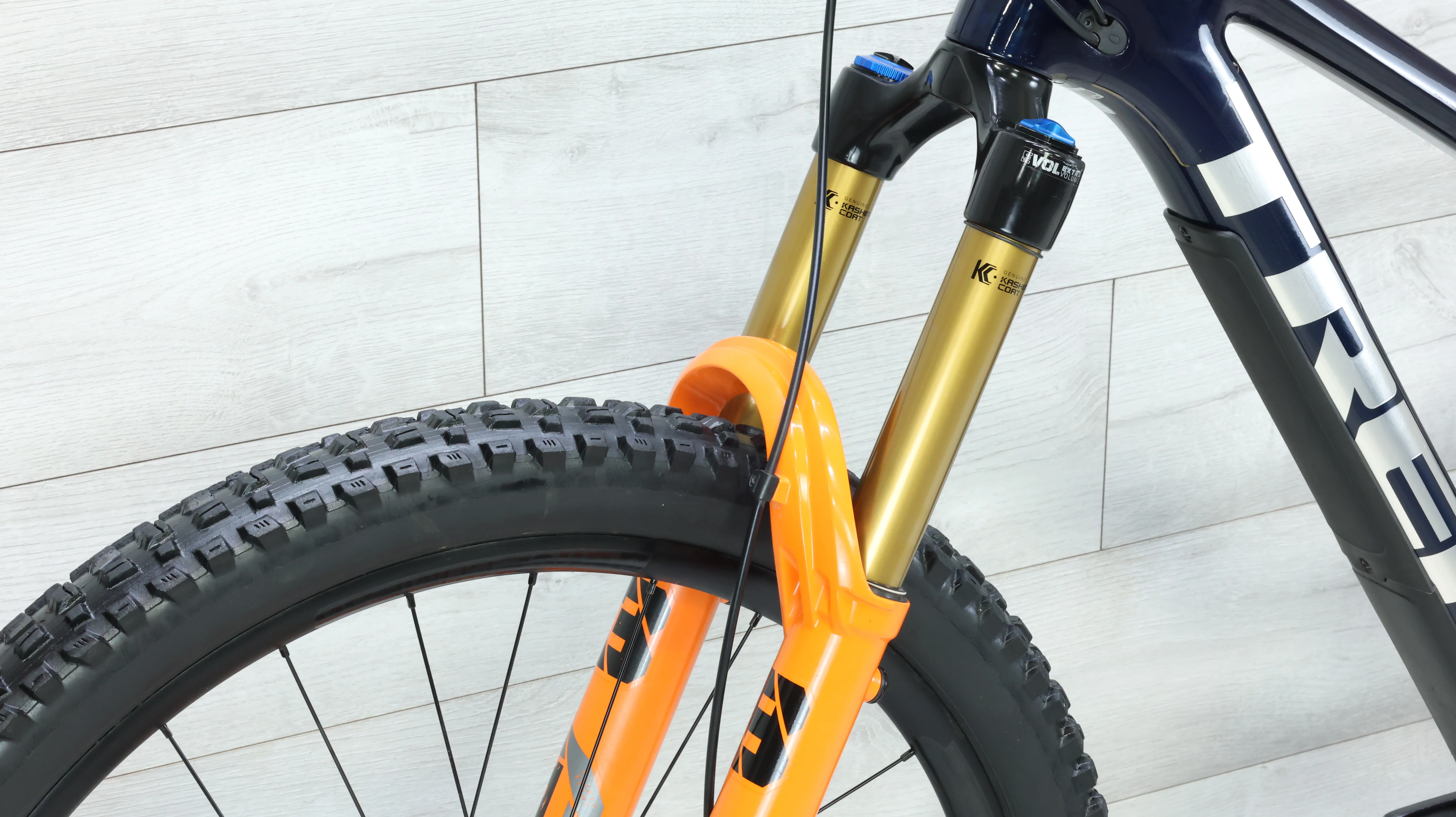 2023 Trek Slash 9.7 Factory Mountain Bike - Med/Large - Image 11