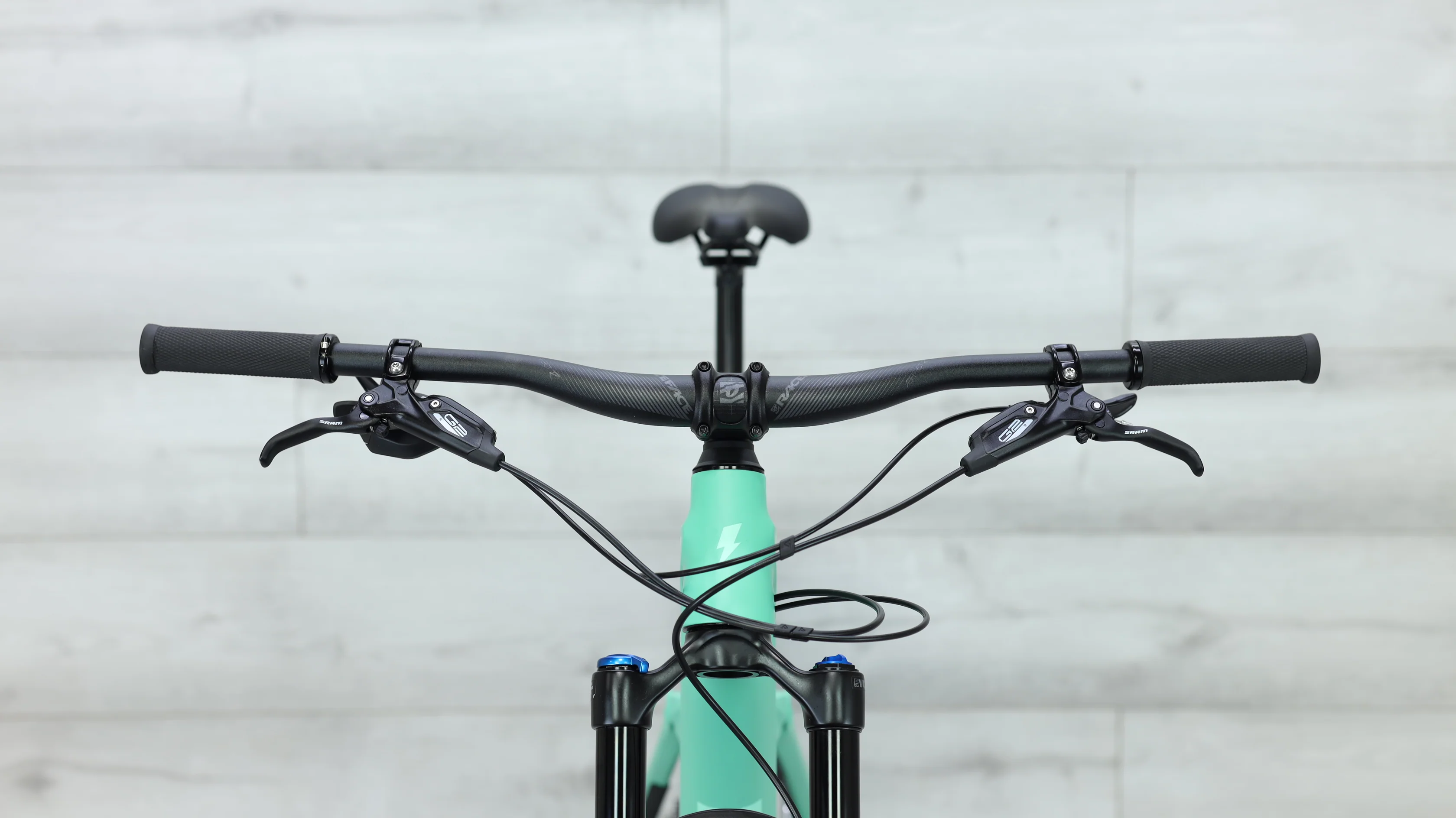 2023 YT Izzo Core 2 29 Mountain Bike - Medium - Image 11