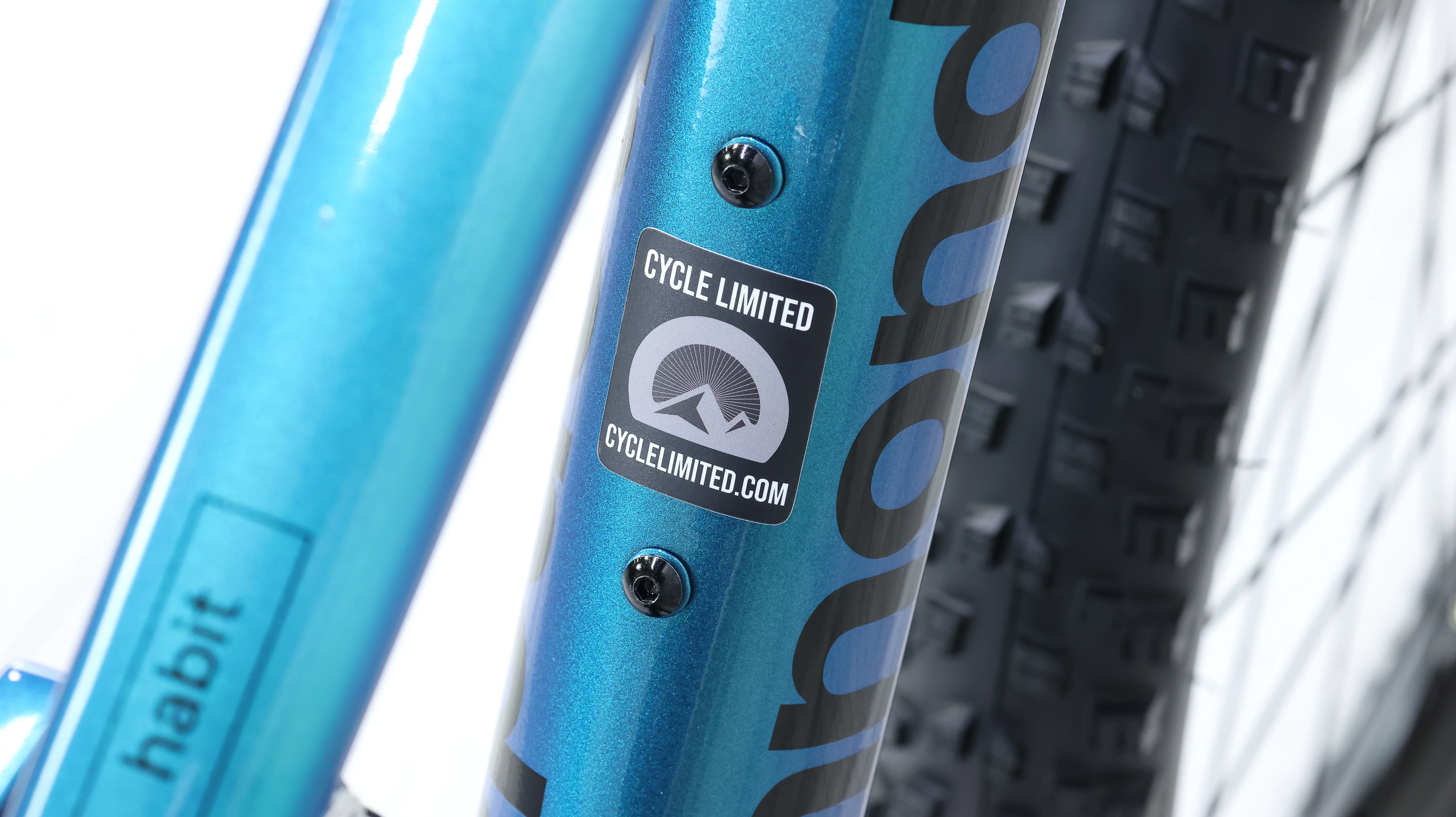 2024 Cannondale Habit 26 Kids Mountain Bike - Image 3