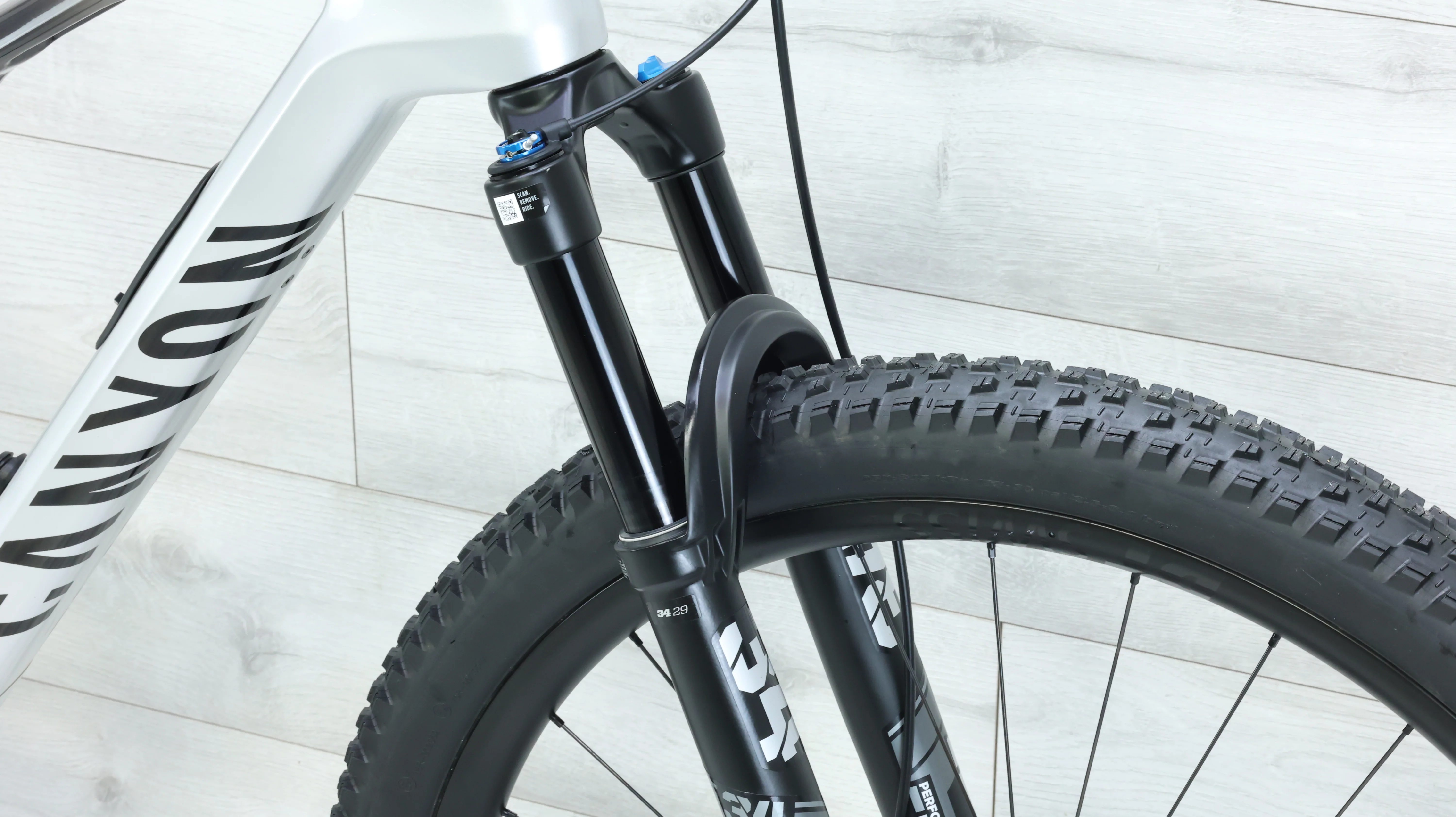 2024 Canyon Lux Trail CF 8 Mountain Bike - Large - Image 10