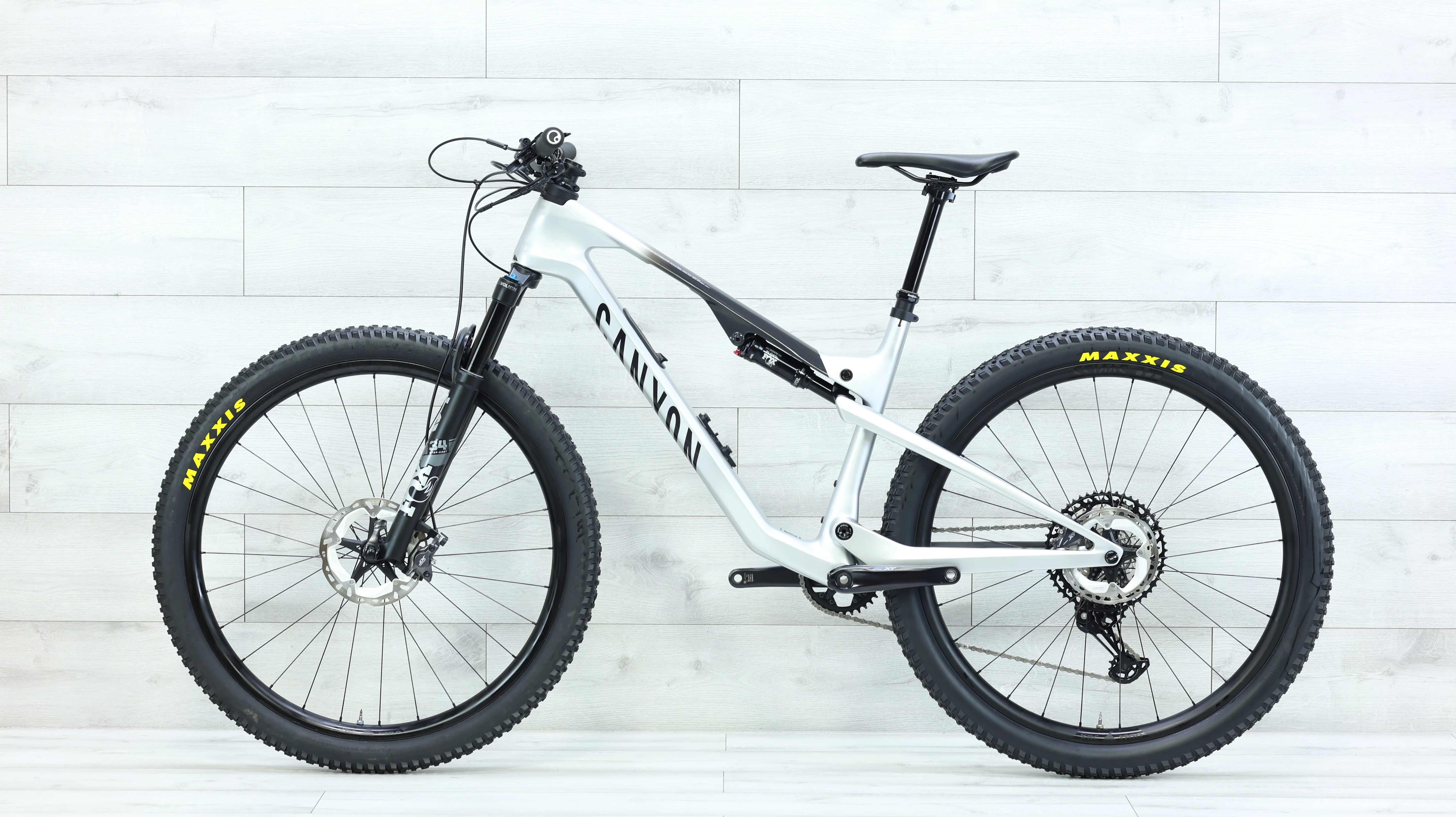 2024 Canyon Lux Trail CF 8 Mountain Bike - Large - Image 2