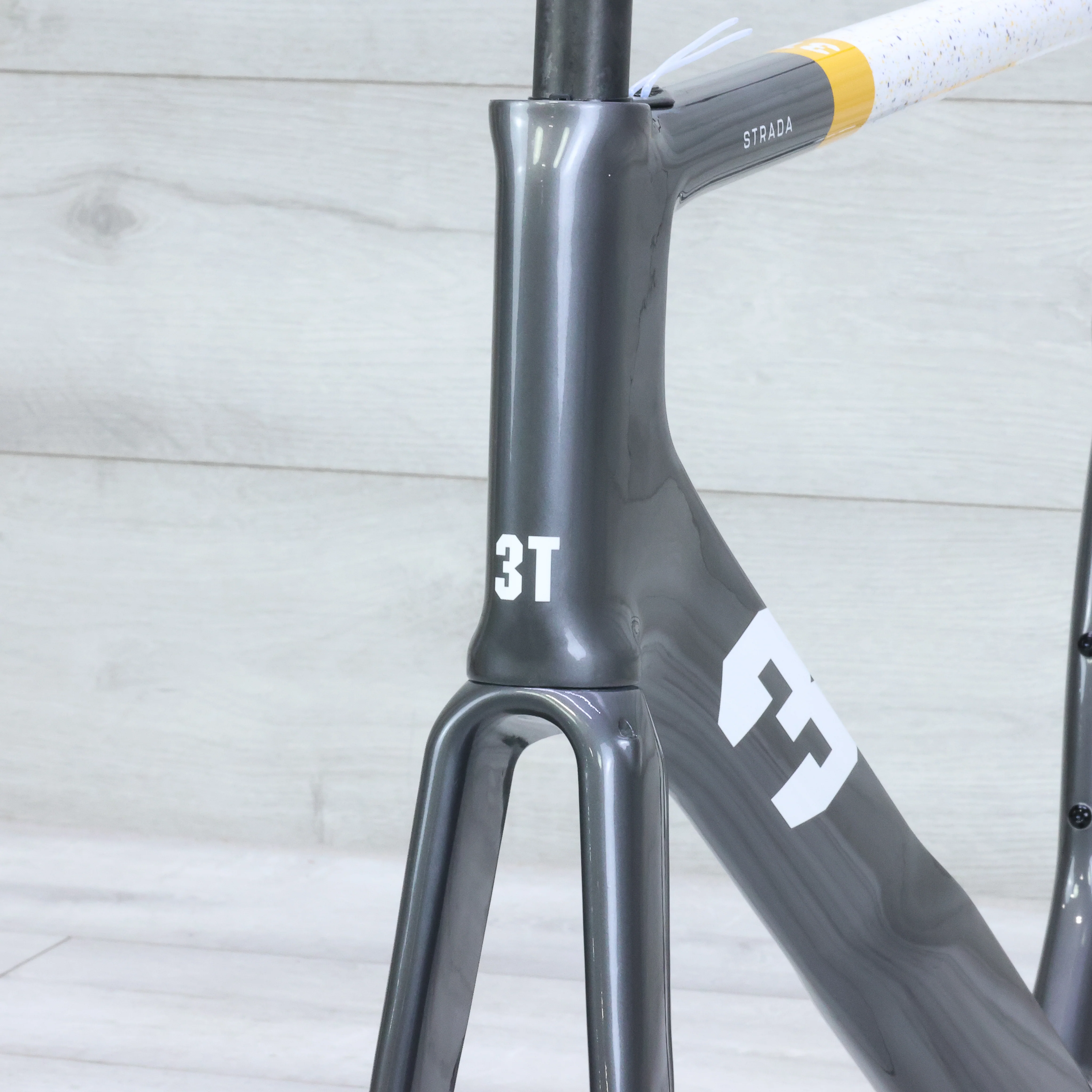 3T Strada 1x Disc Brake Aero Road Bike Frameset 700c Grey/Gold - Image 5