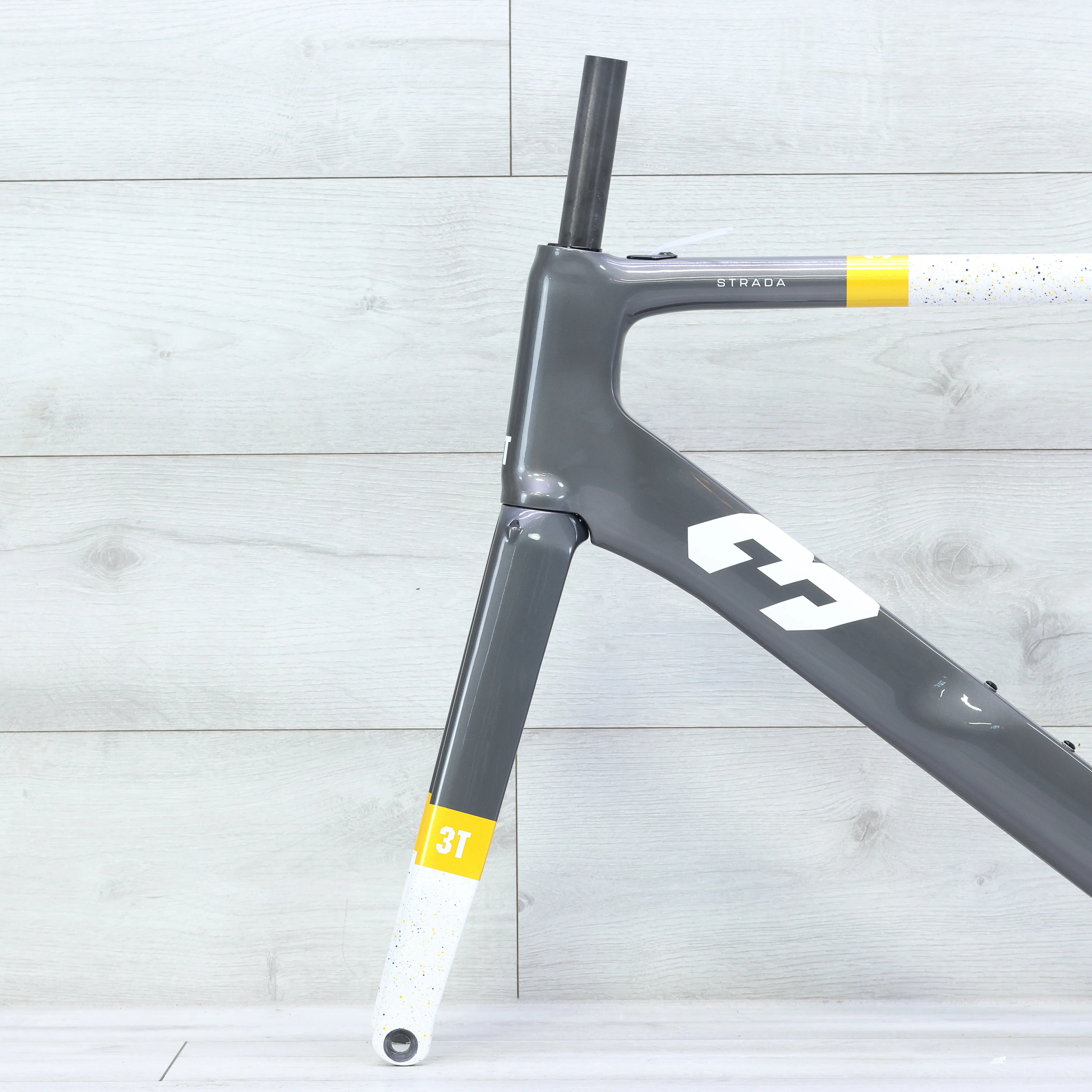 3T Strada 1x Disc Brake Aero Road Bike Frameset 700c Grey/Gold - Image 6