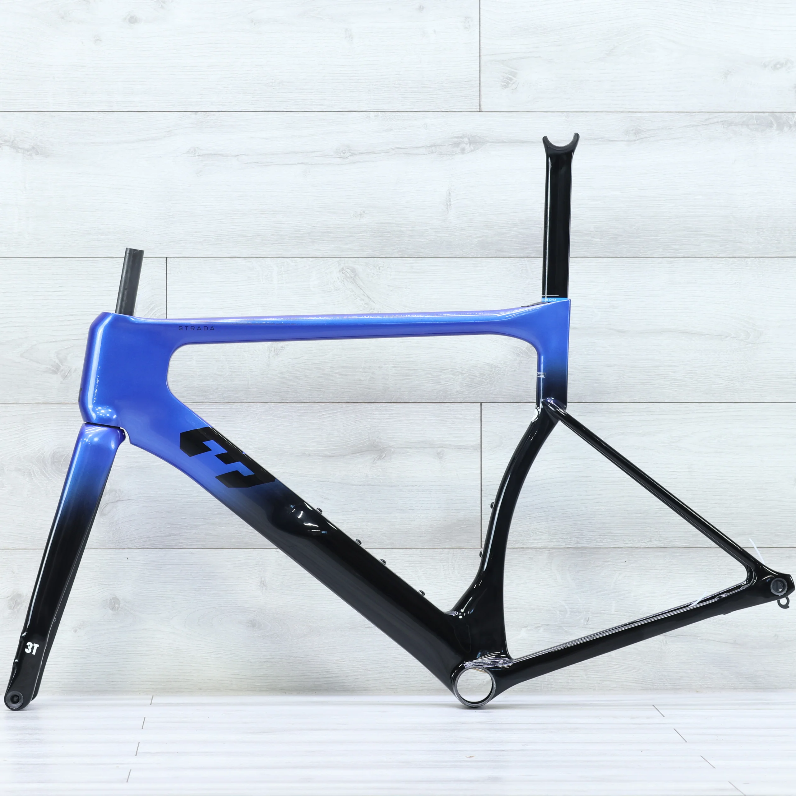 3T Strada 1x Disc Brake Aero Road Bike Frameset 700c Navy/Black - Image 2
