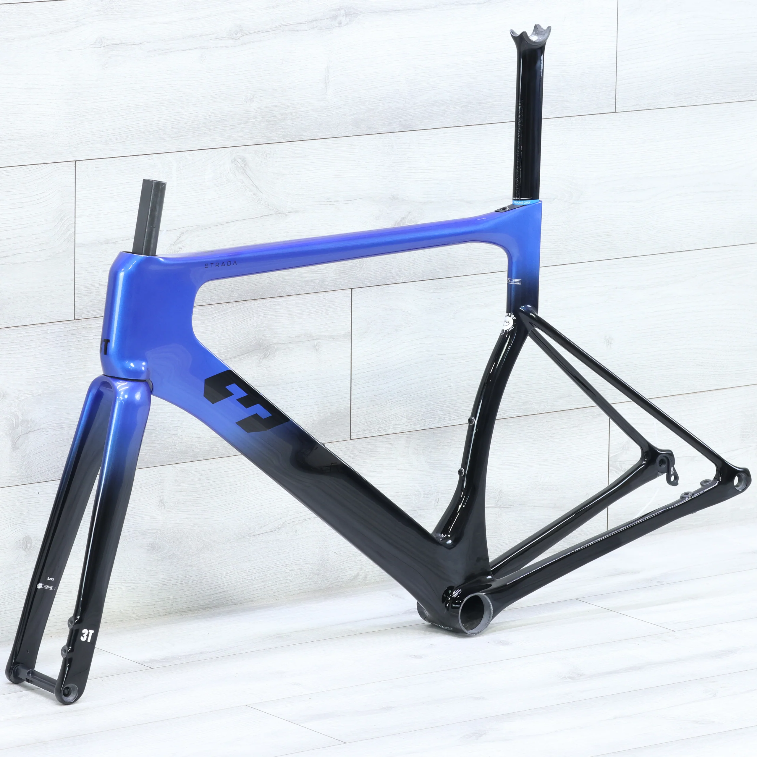 3T Strada 1x Disc Brake Aero Road Bike Frameset 700c Navy/Black - Image 4