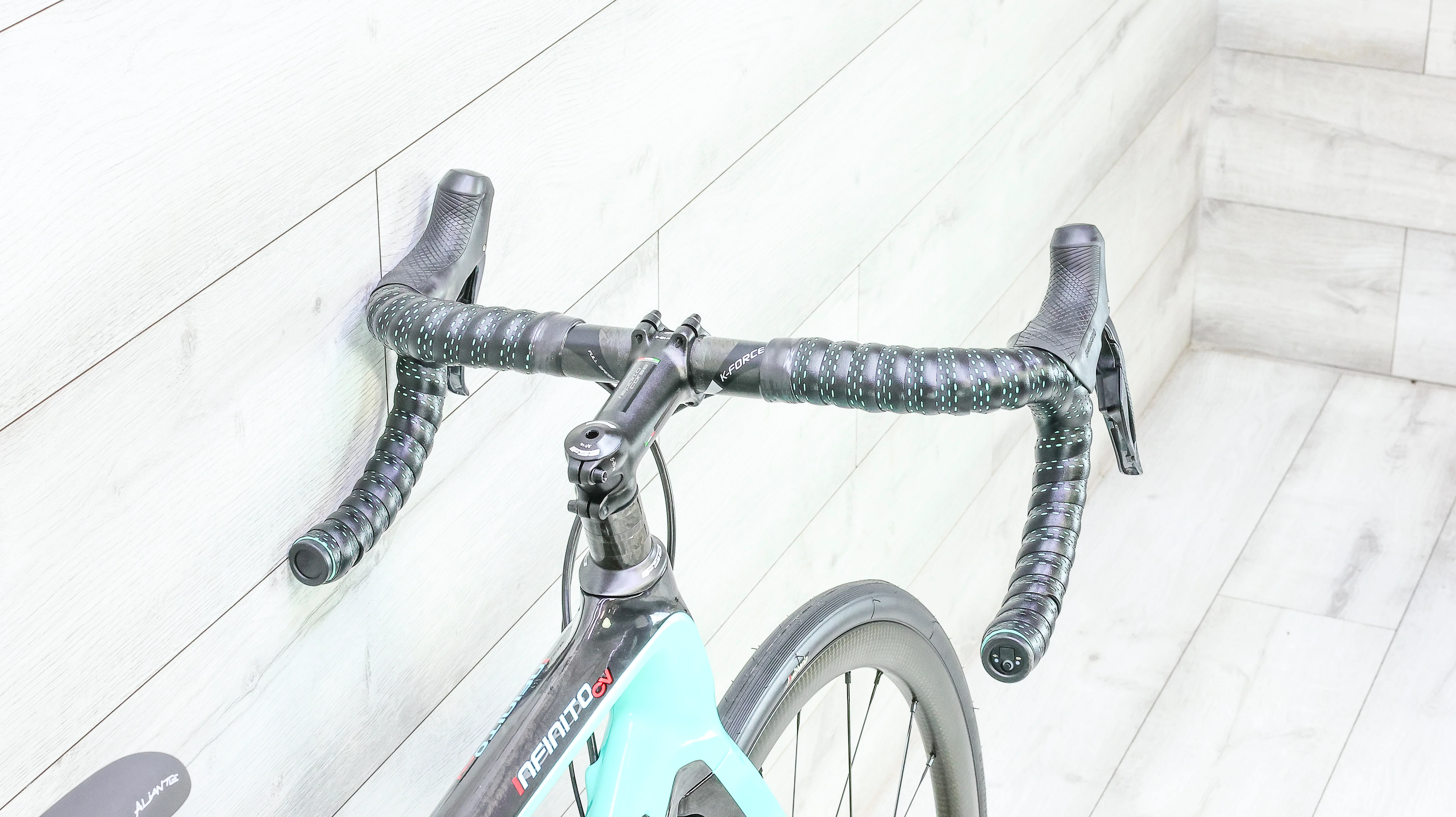 Bianchi Infinito CV Disc Ultegra Di2 Road Bike - 2019, 53cm - Image 8