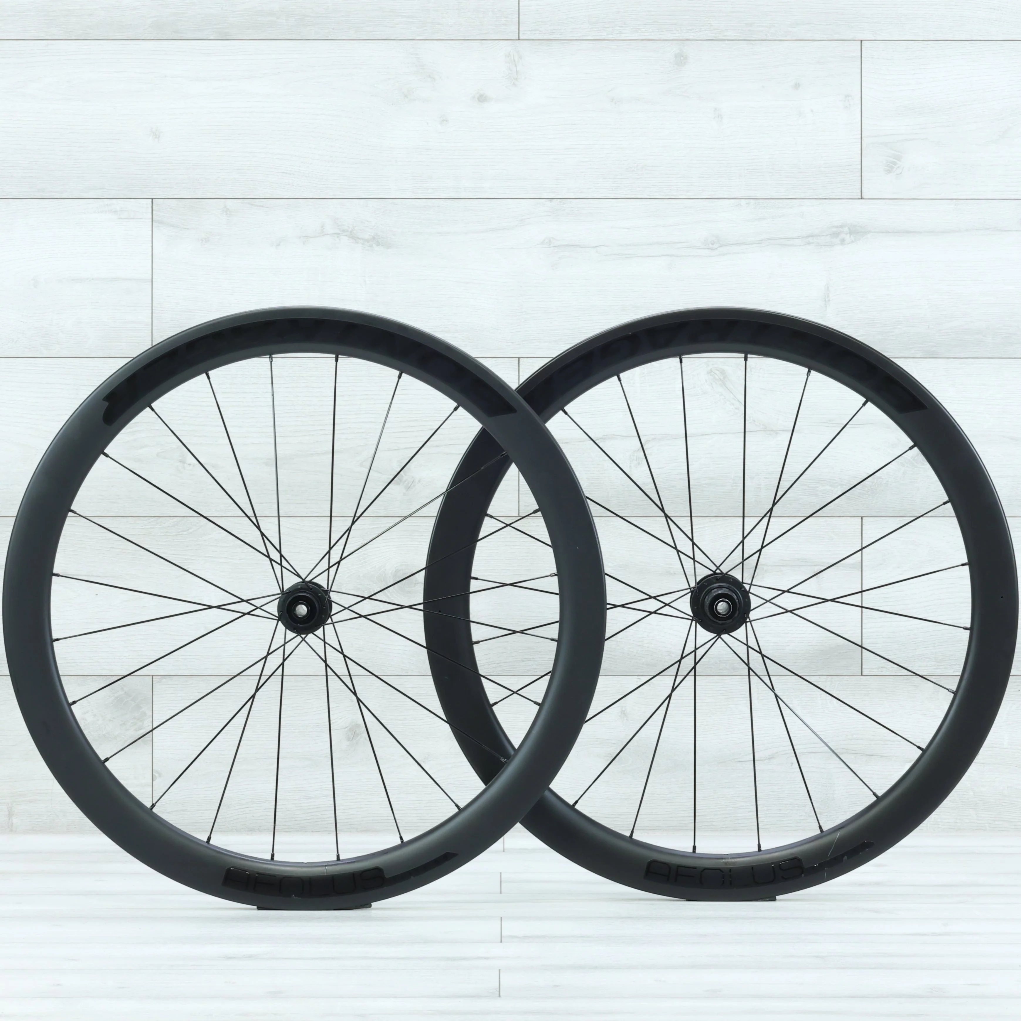 Bontrager Aeolus Elite 50 TLR Carbon Center Lock Disc Wheelset