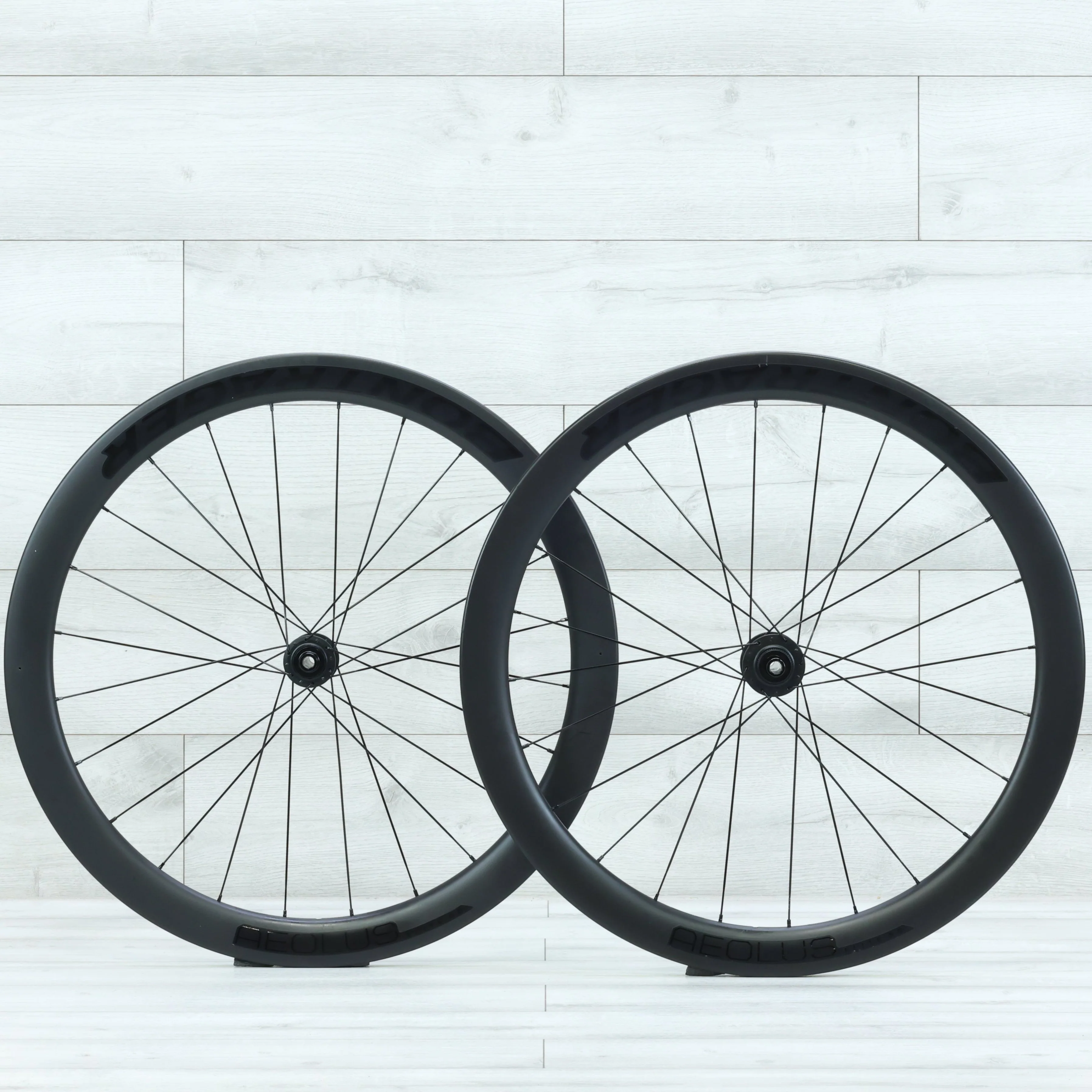 Bontrager Aeolus Elite 50 TLR Carbon Center Lock Disc Wheelset - Image 5