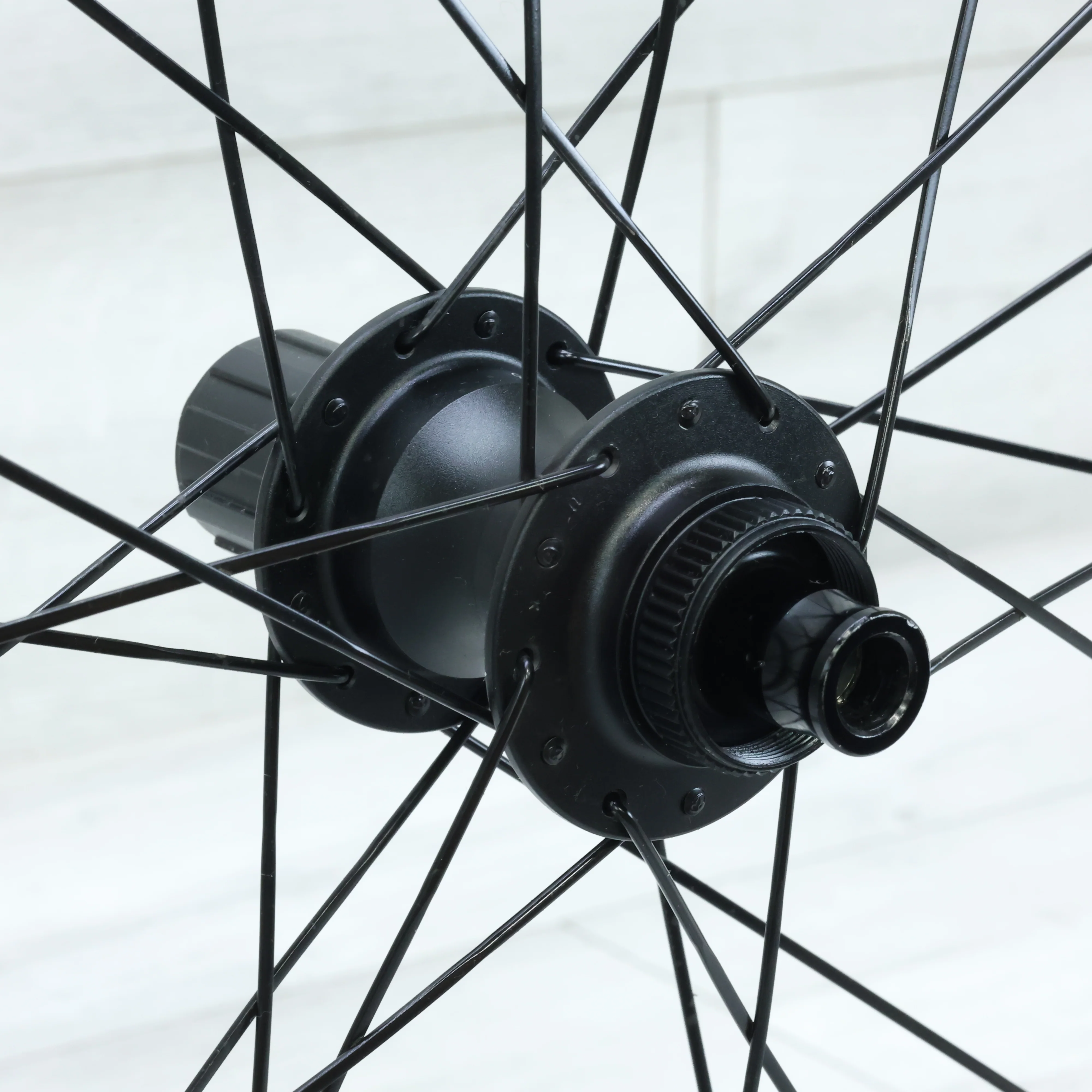 Bontrager Aeolus Elite 50 TLR Carbon Center Lock Disc Wheelset - Image 6