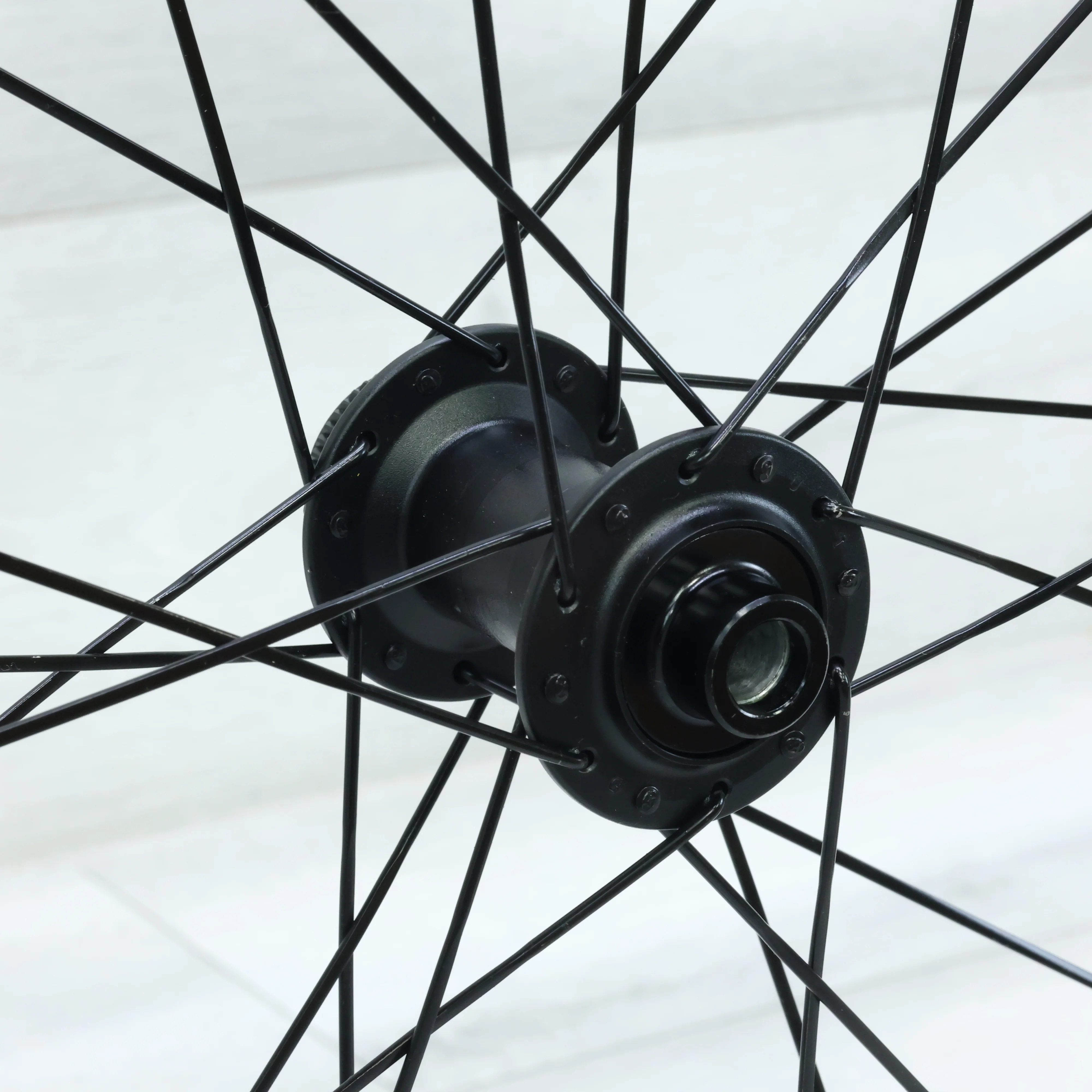 Bontrager Aeolus Elite 50 TLR Carbon Center Lock Disc Wheelset - Image 8