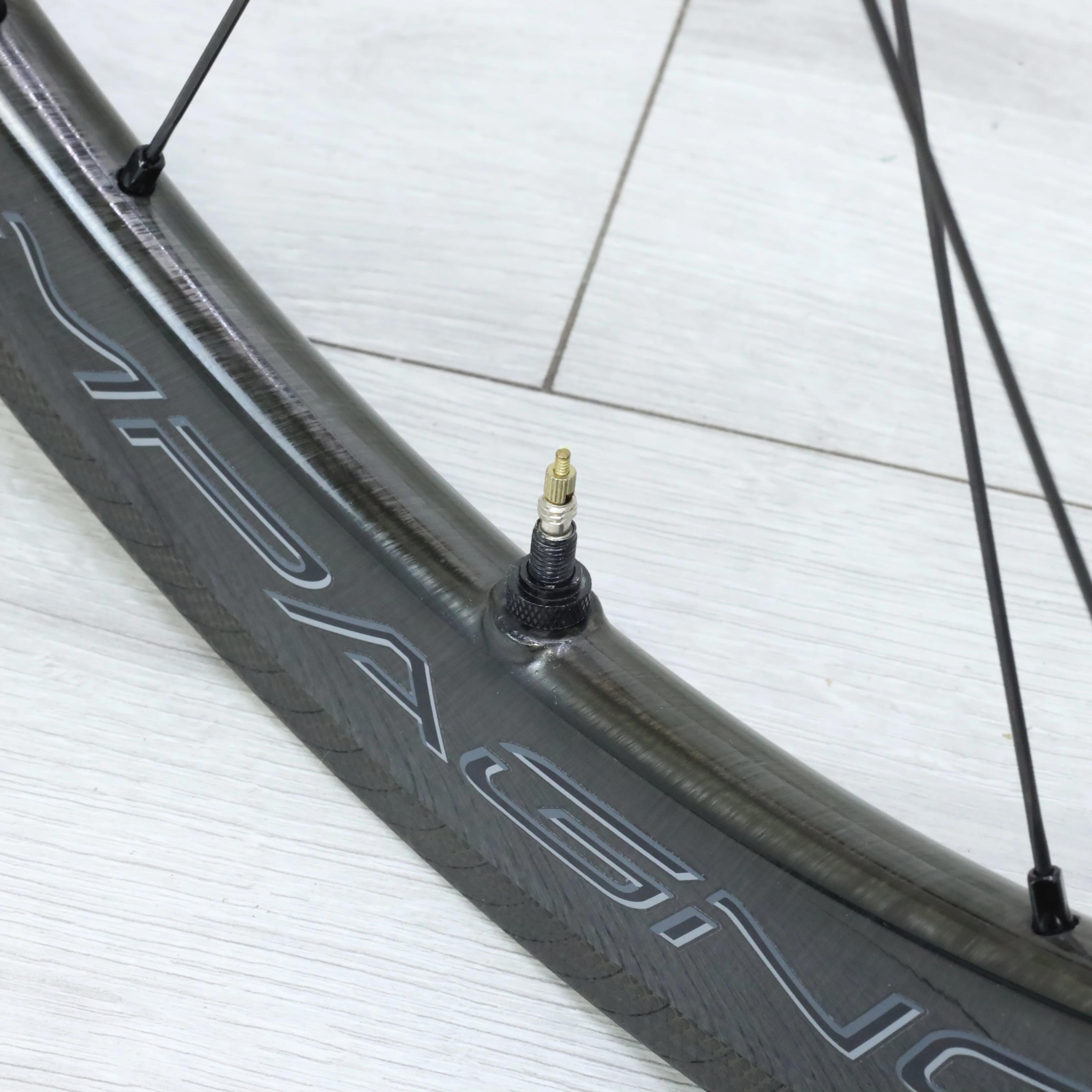 Campagnolo Bora WTO 45 Carbon Tubeless Clincher Shimano HG Rim Road Bike Wheelset - Image 17