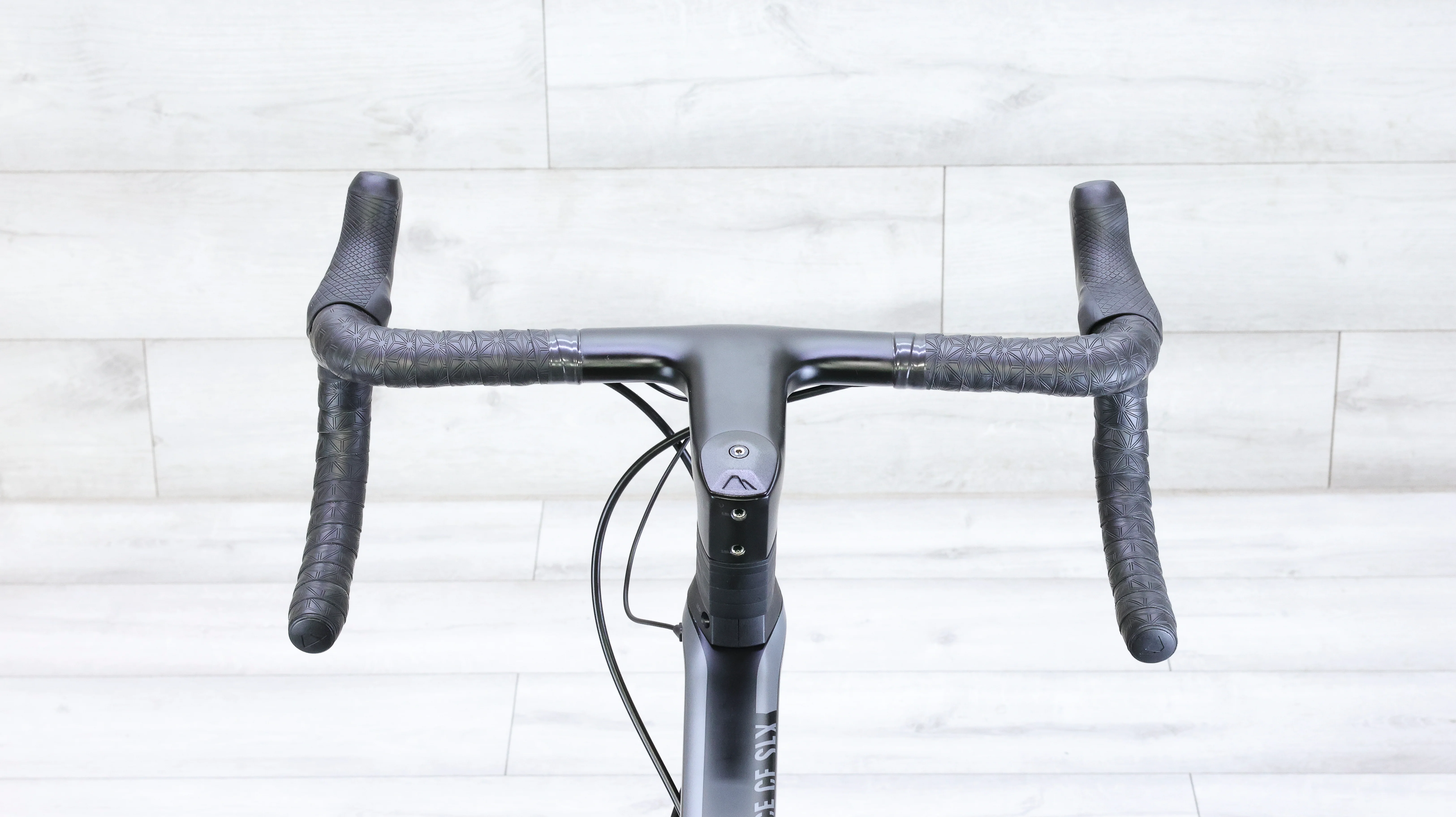 Canyon Endurace CF SLX Disc 9.0 Dura-Ace Di2 Road Bike - 2019, Large - Image 13