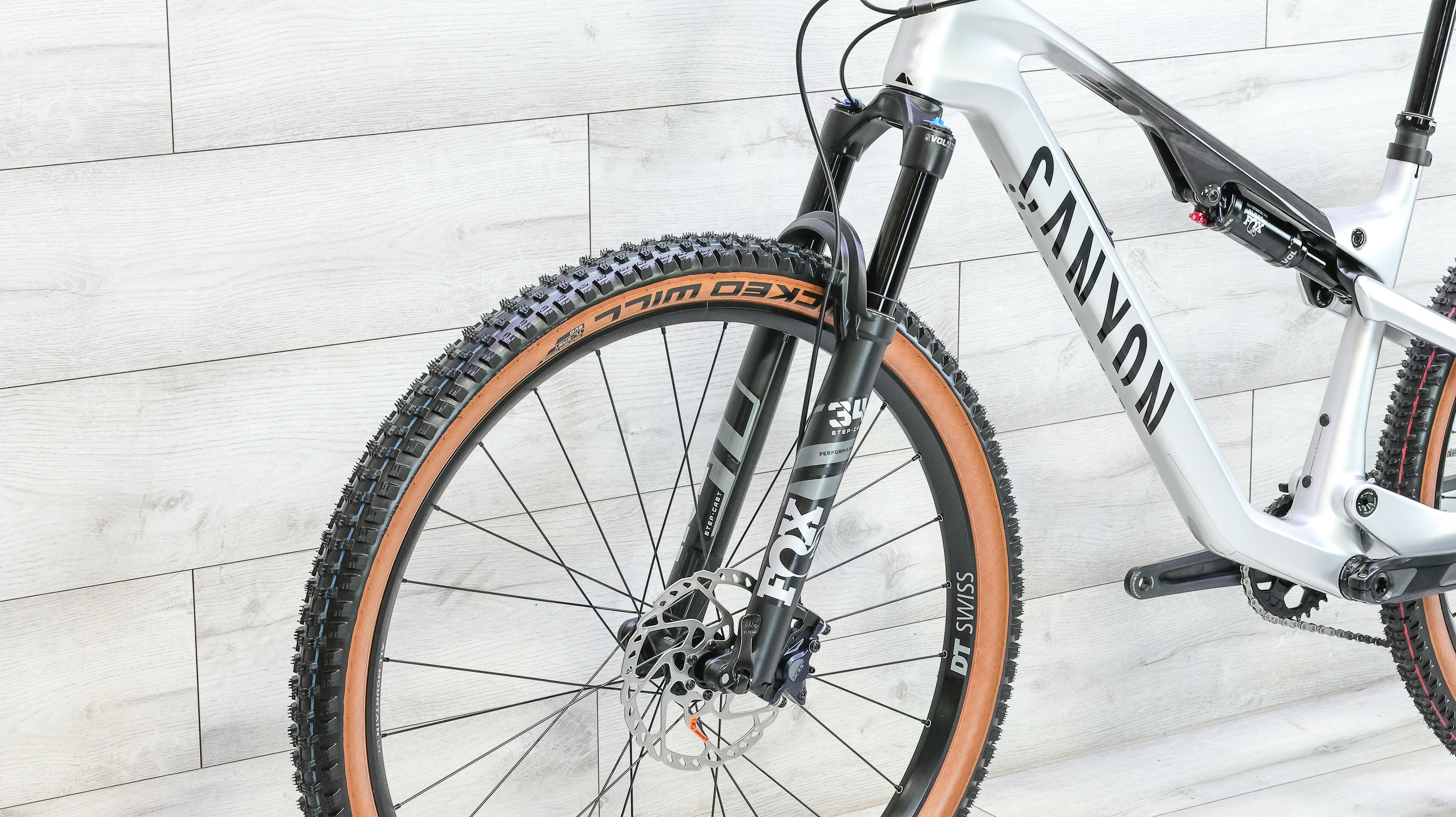 Canyon Lux Trail CF 6 Mountain Bike - 2024, Medium - Image 9