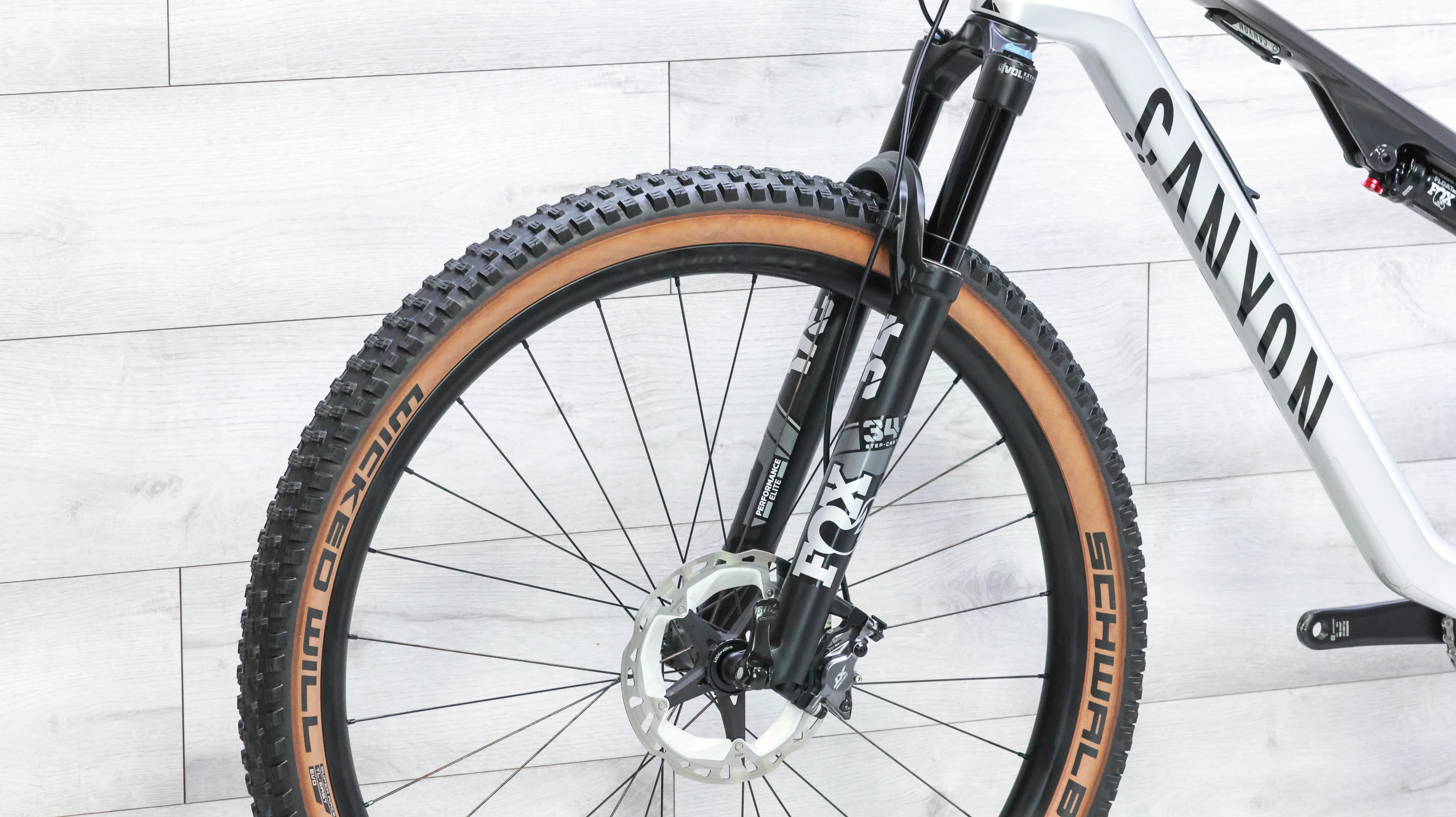 Canyon Lux Trail CF 8 Mountain Bike - 2025, Medium - Image 9