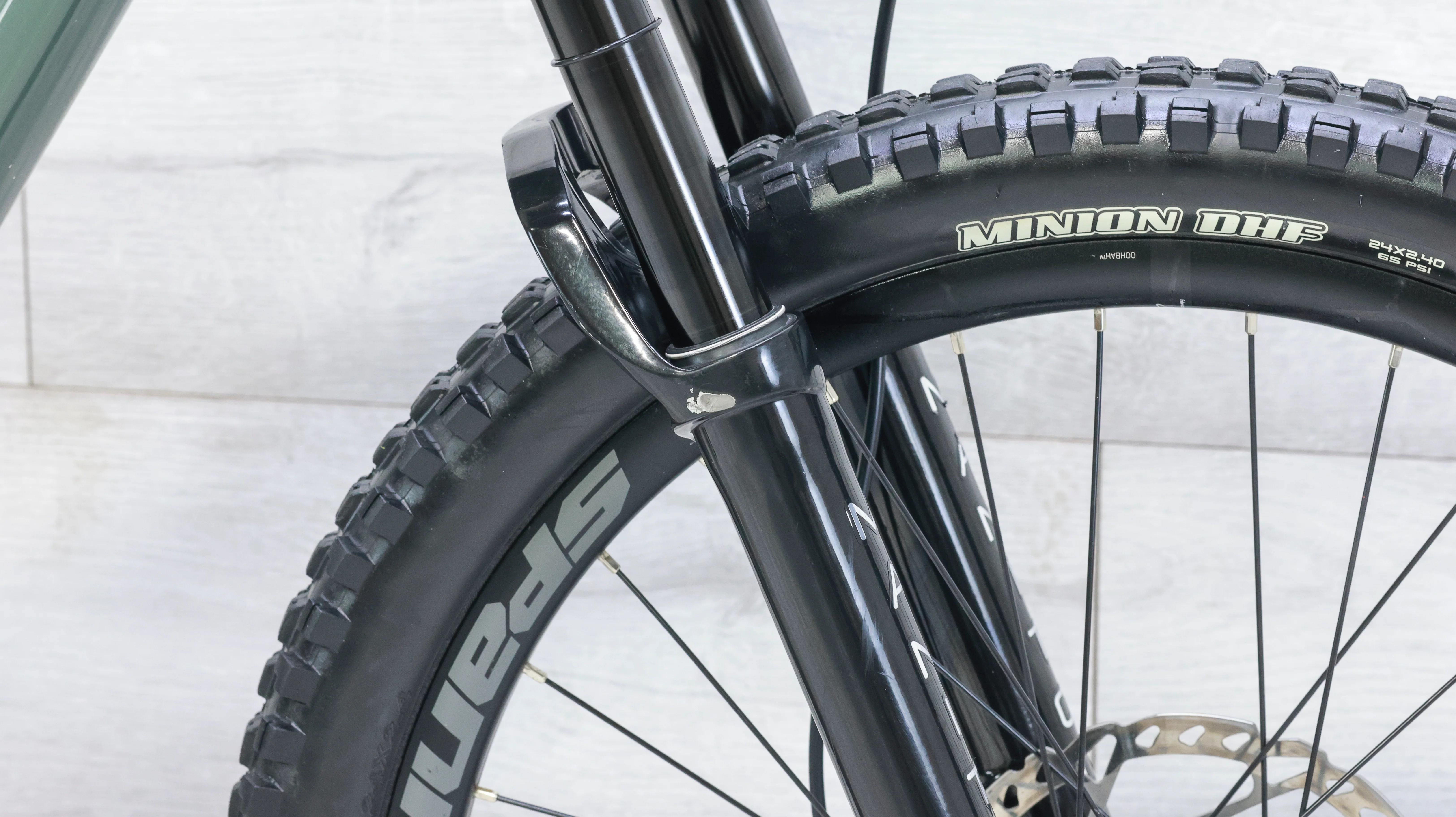 Commencal Meta HT 24 Power Kids Mountain E-Bike - 2022 - Image 15