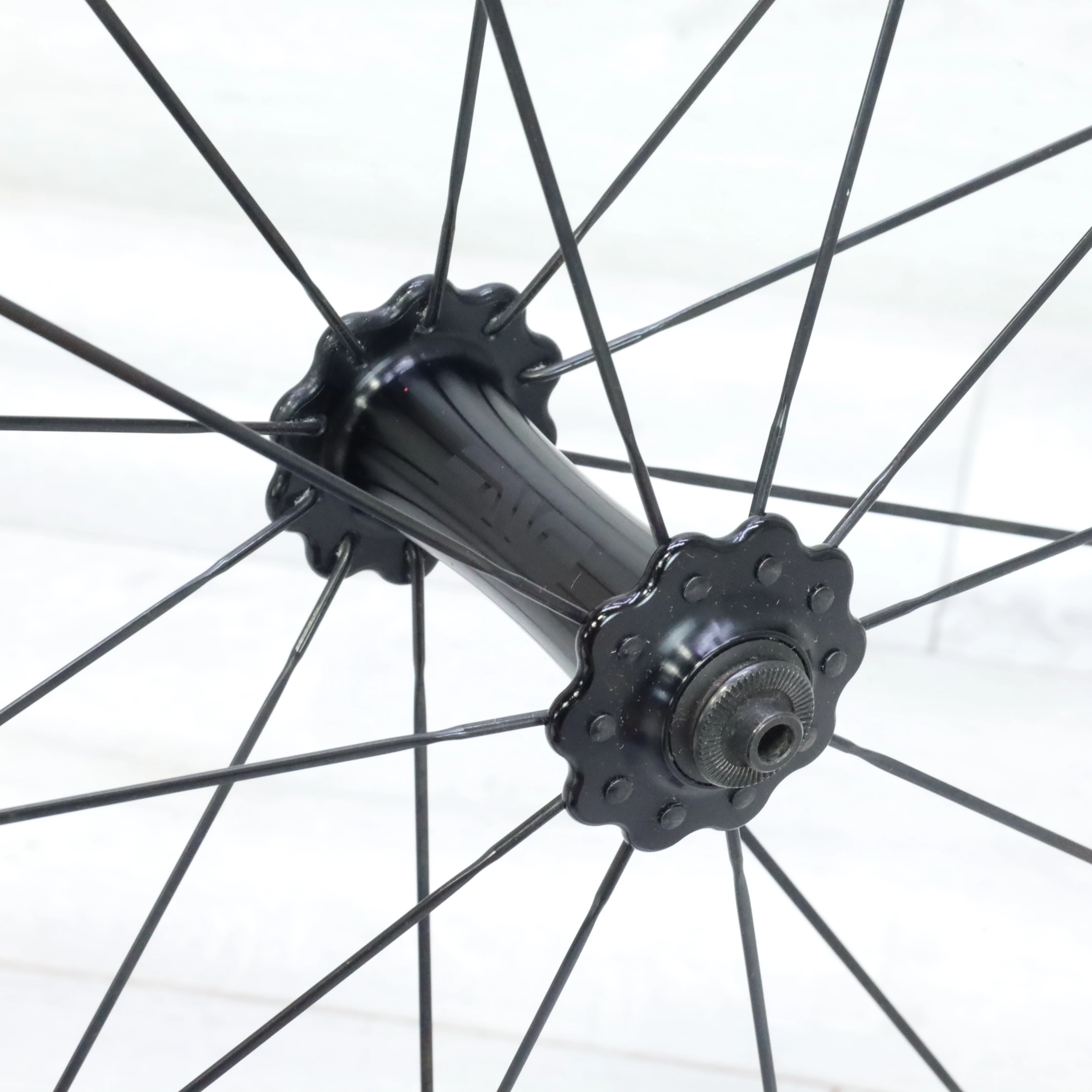 ENVE SES 4.5 Clincher Carbon Road Bike Rim Wheelset - Image 9