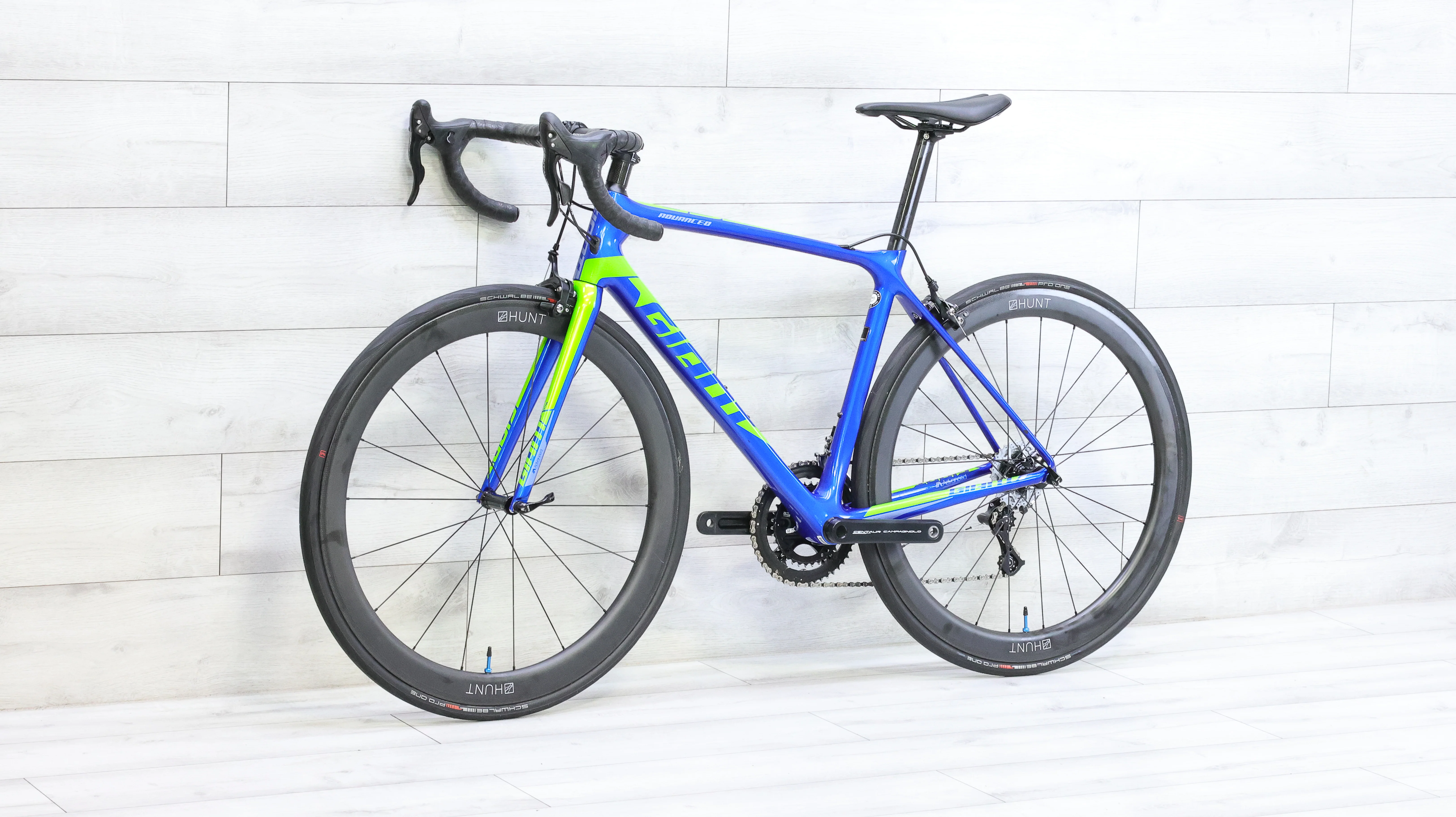 Giant TCR Advanced 2 Campagnolo Road Bike - 2019, Medium - Image 4