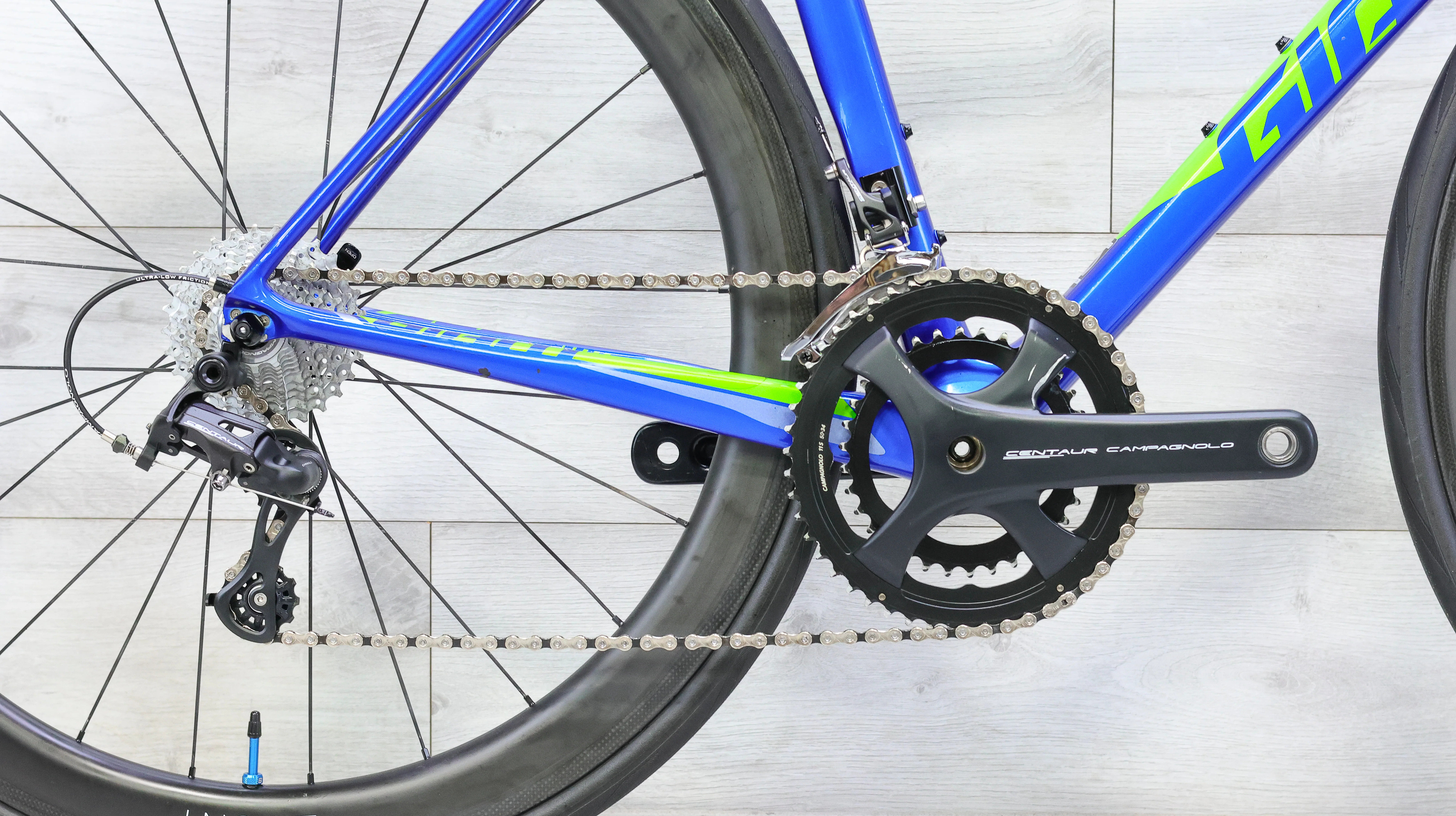 Giant TCR Advanced 2 Campagnolo Road Bike - 2019, Medium - Image 5