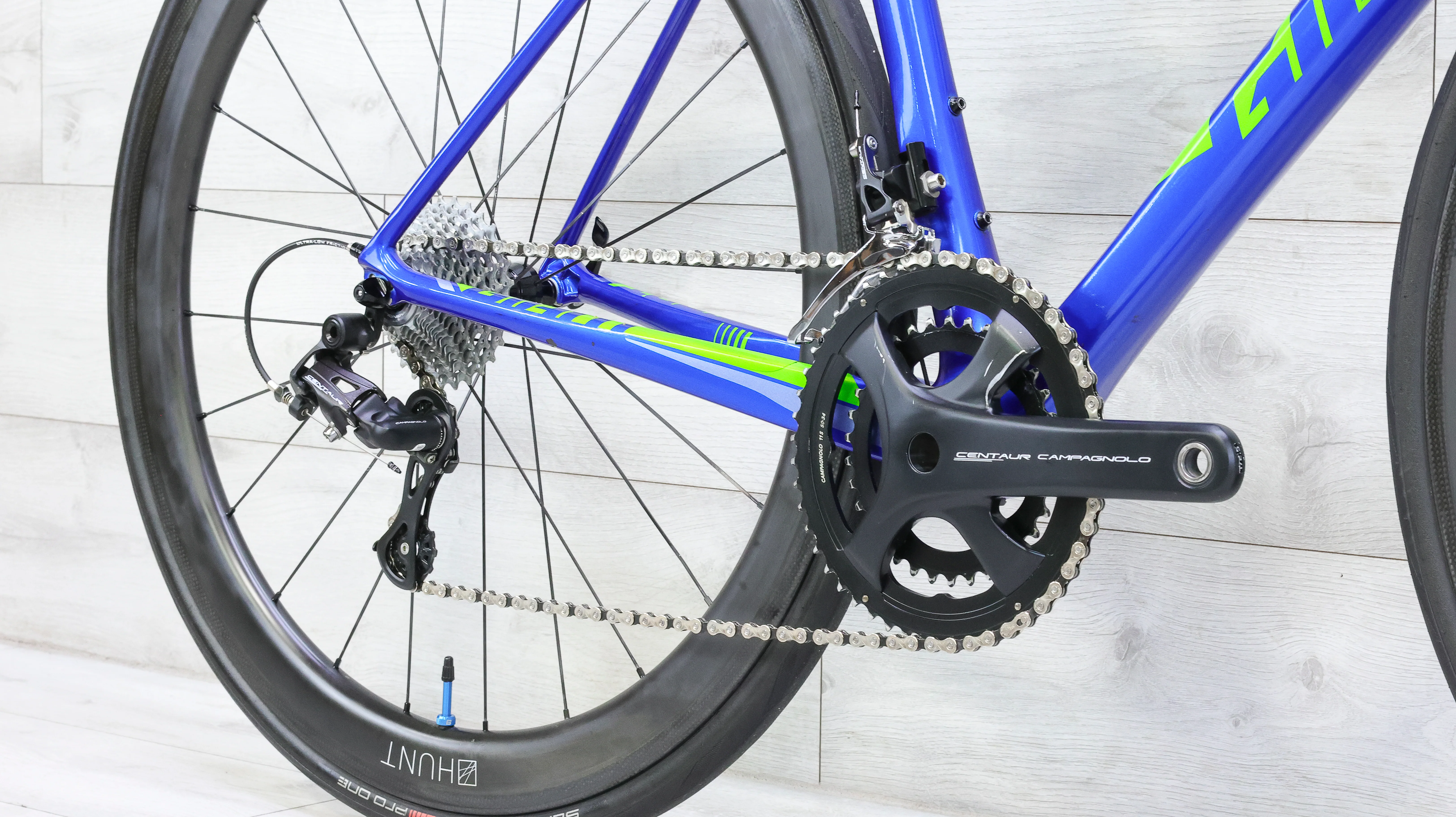 Giant TCR Advanced 2 Campagnolo Road Bike - 2019, Medium - Image 6