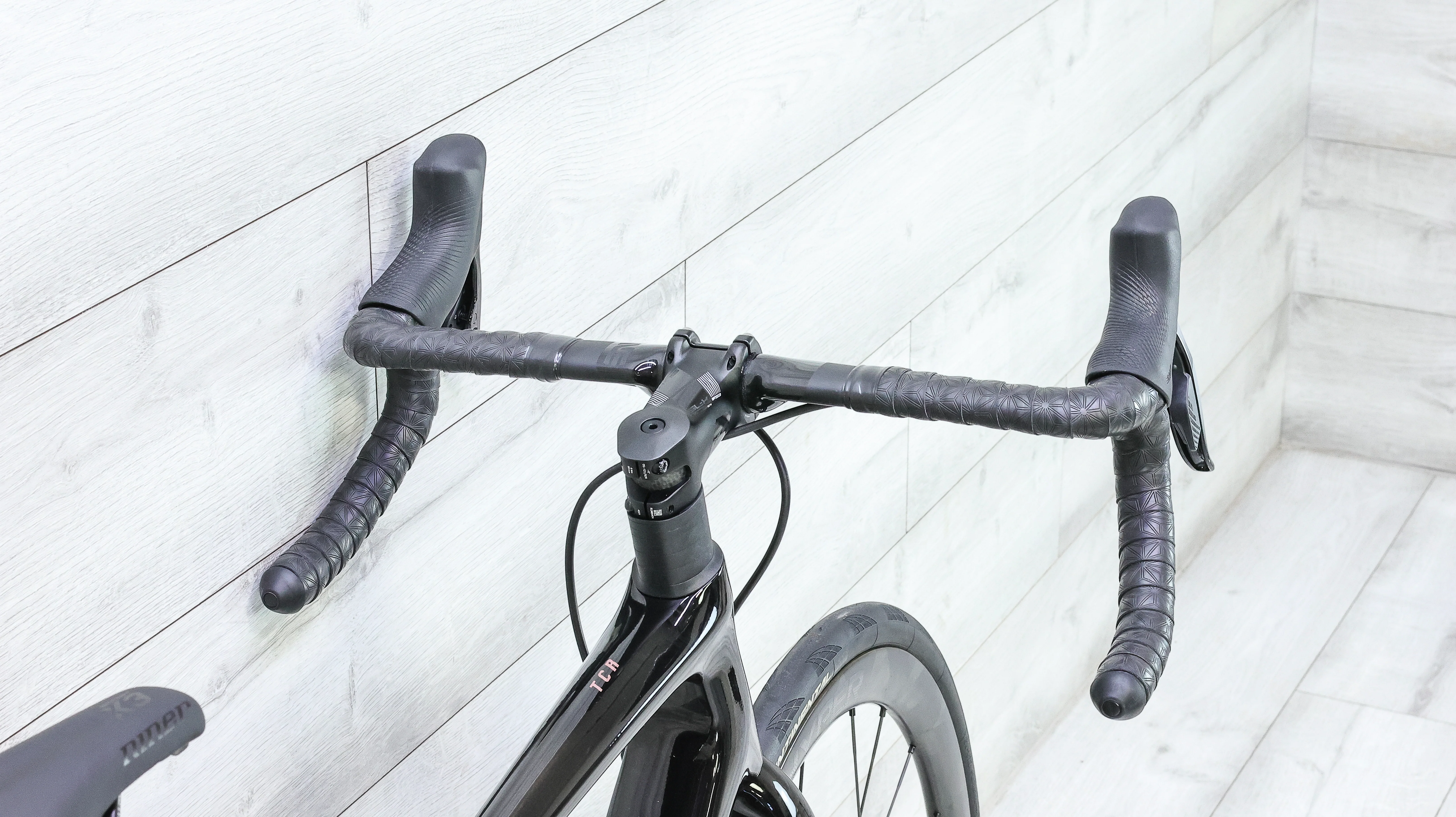 Giant TCR Advanced Pro 0 Disc Force Road Bike - 2024, Medium - Image 8