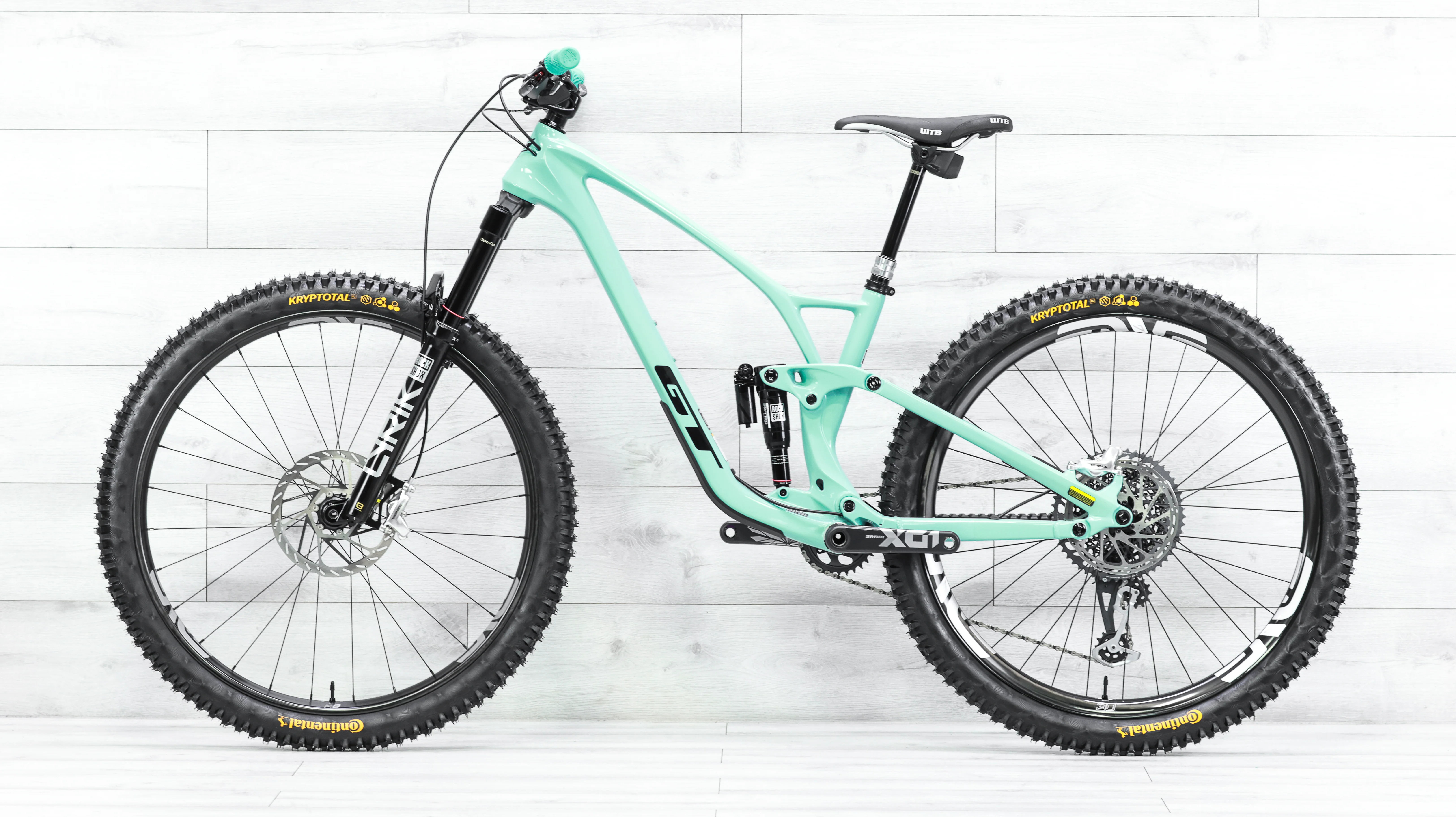 GT Sensor Carbon Pro LE Mountain Bike - 2023, Medium - Image 2