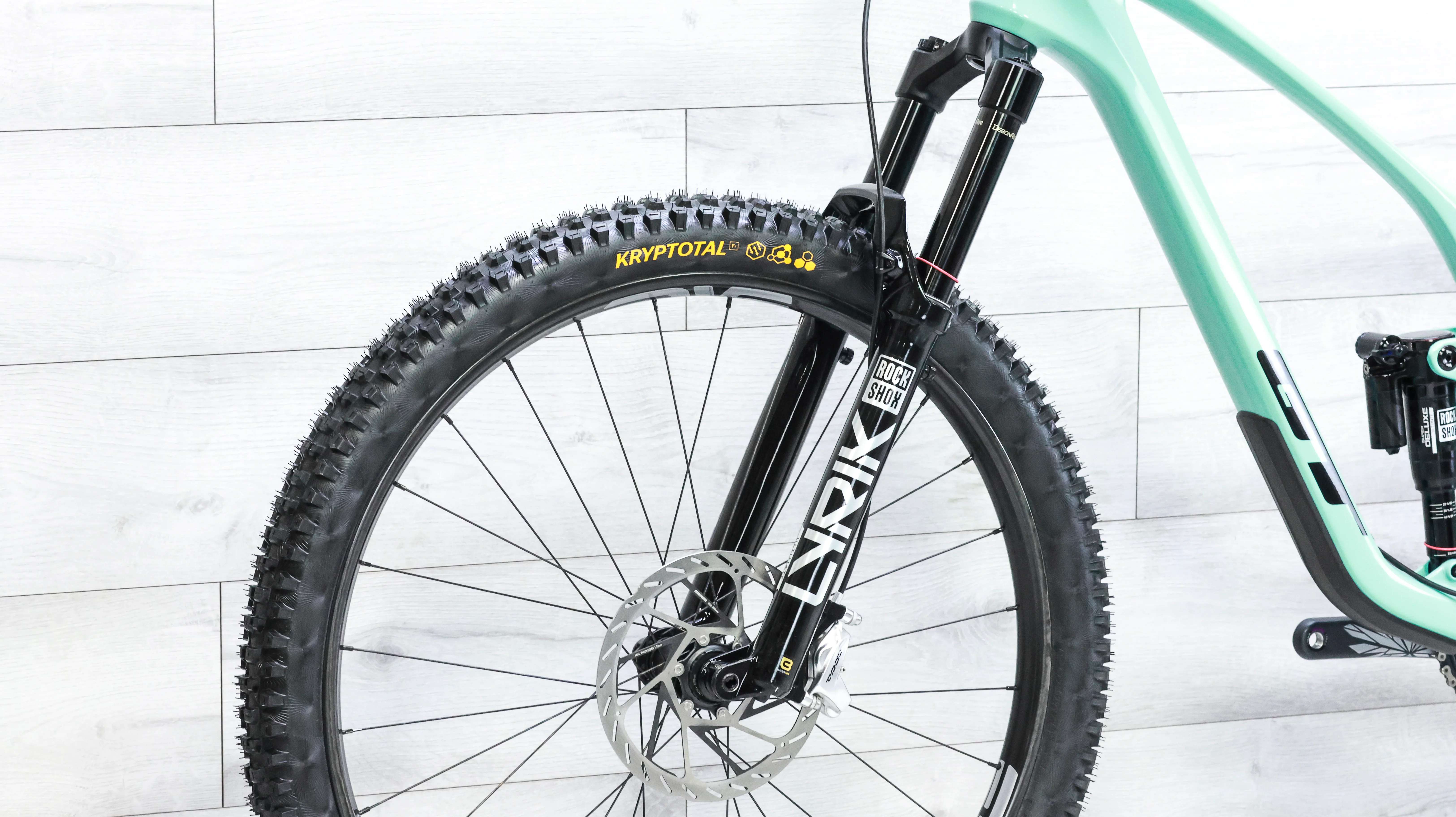 GT Sensor Carbon Pro LE Mountain Bike - 2023, Medium - Image 9