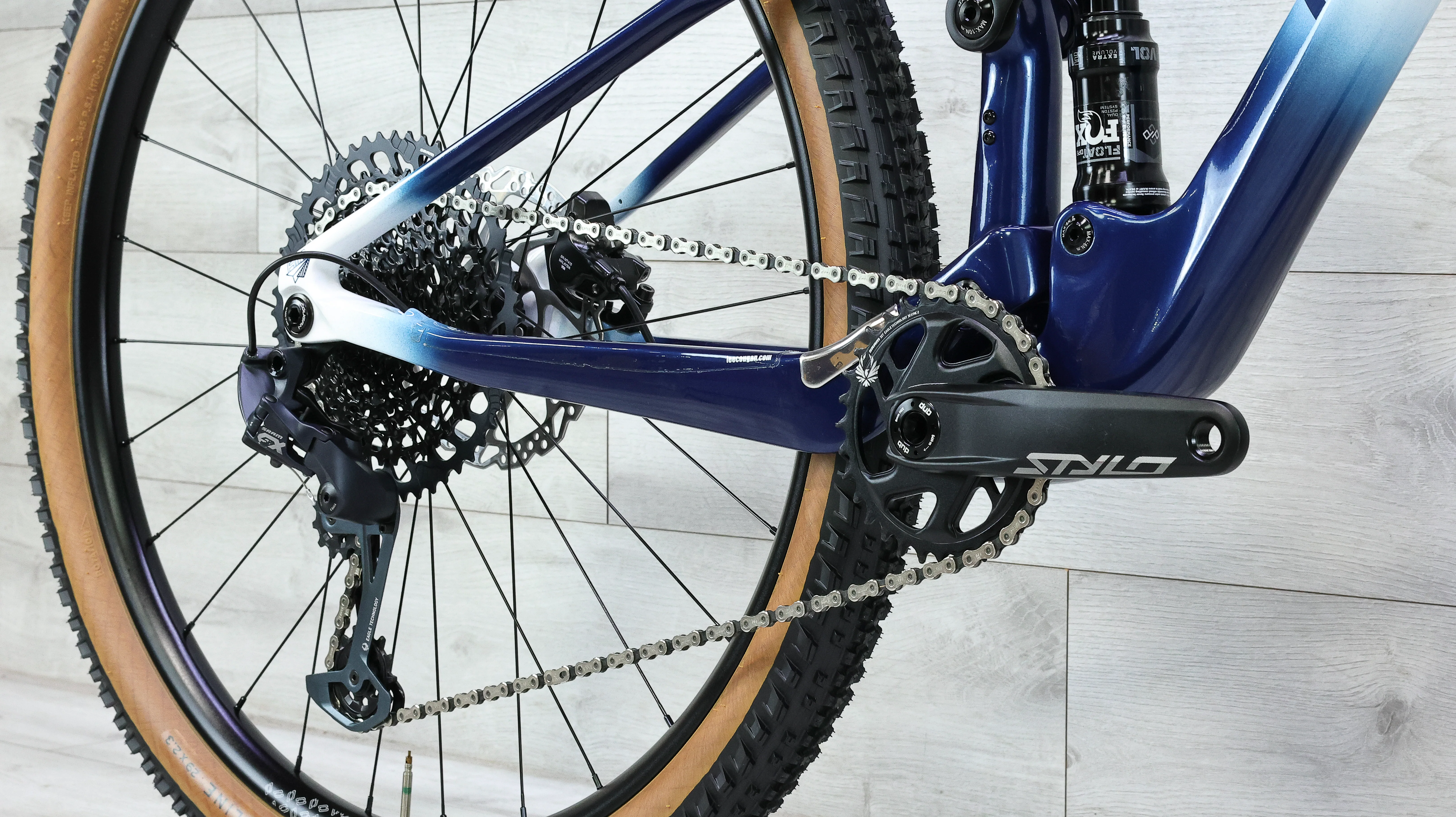 Lee Cougan Crossfire 428 Air Mountain Bike - 2024, Medium - Image 6