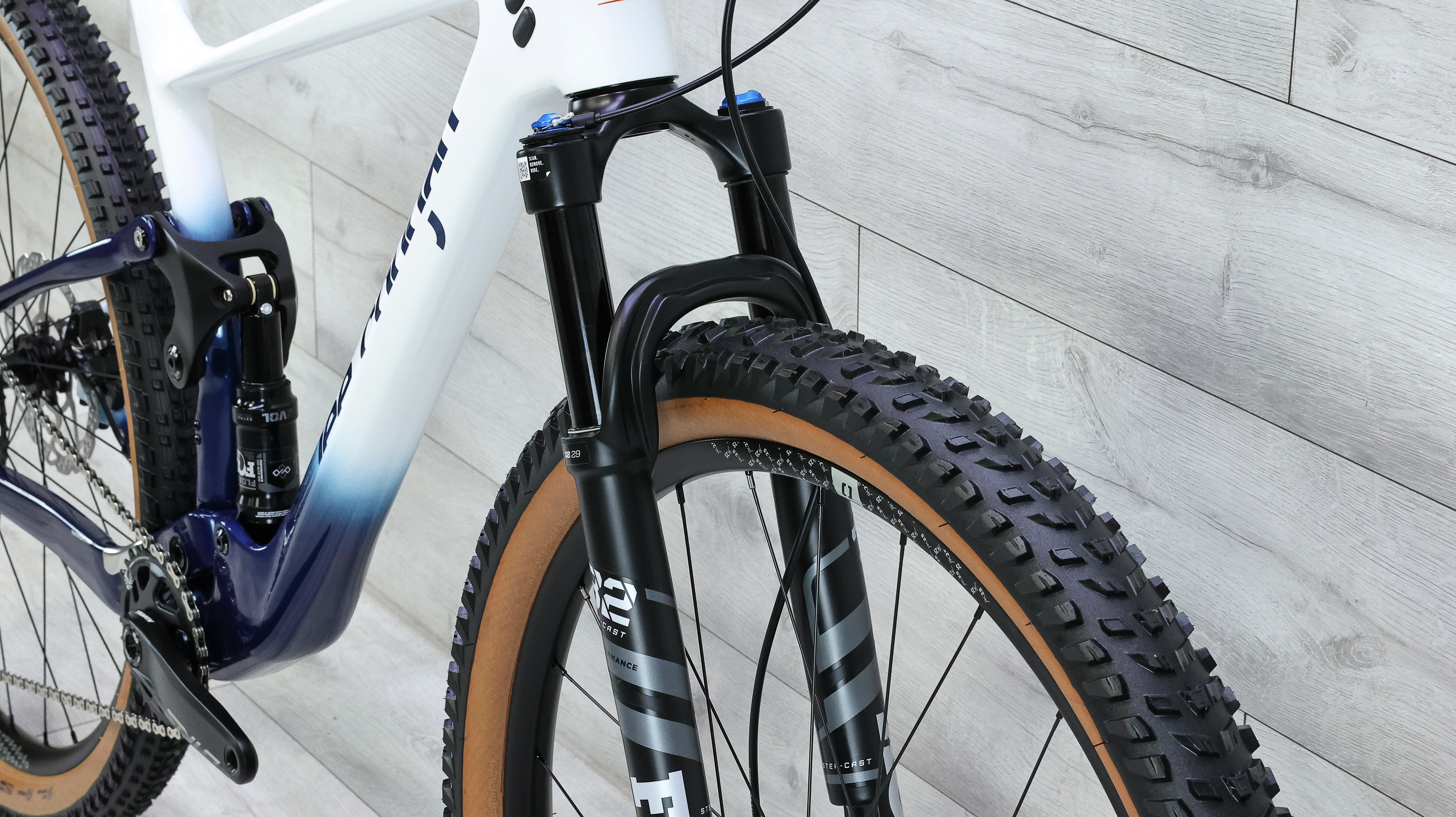 Lee Cougan Crossfire 428 Air Mountain Bike - 2024, Medium - Image 8