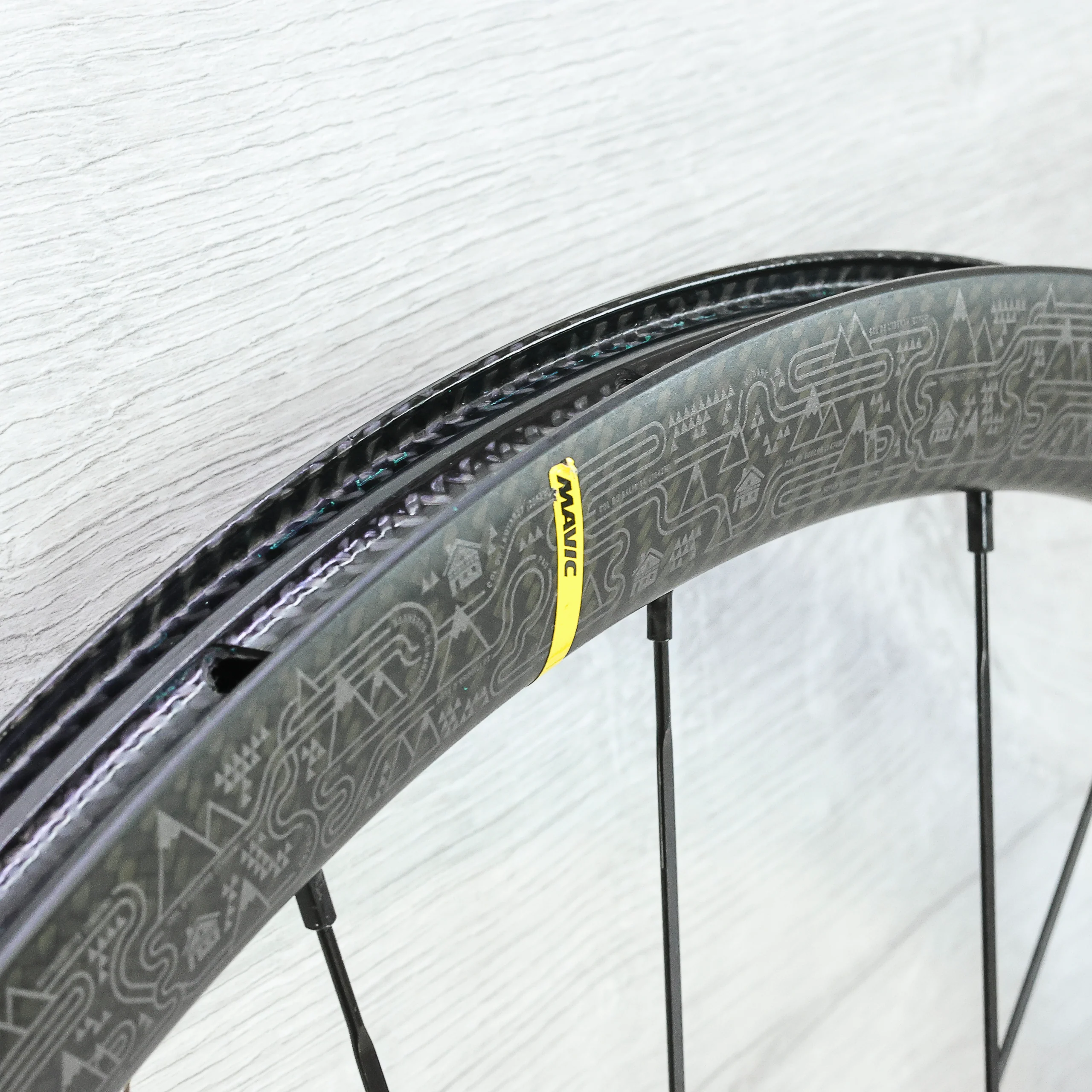 Mavic Ksyrium Pro TDF Edition Carbon Disc Wheelset - 700c, Center Lock, HG 11-Speed - Image 12