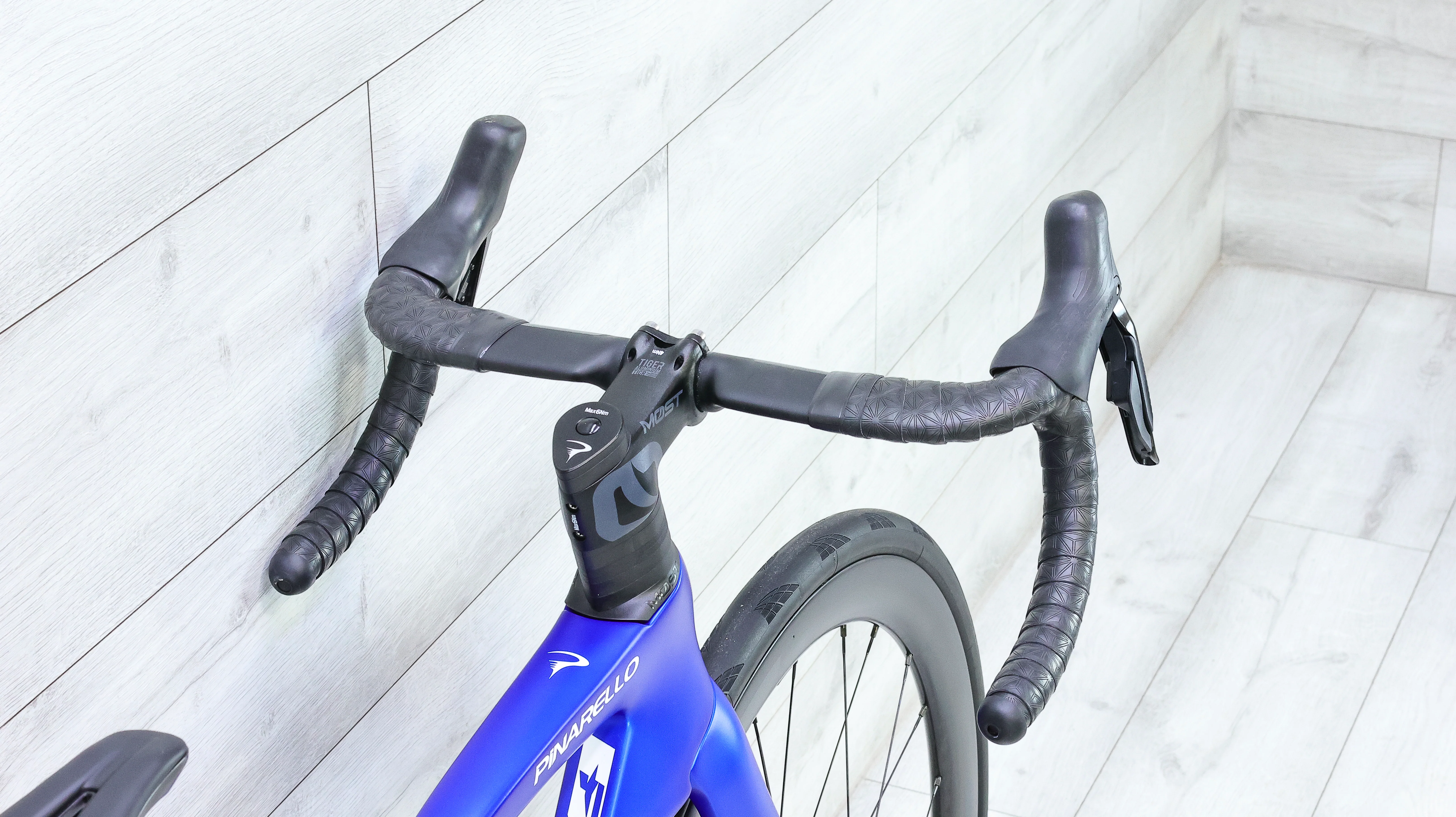 Pinarello F5 105 Di2 Road Bike - 2024, 46.5cm - Image 8
