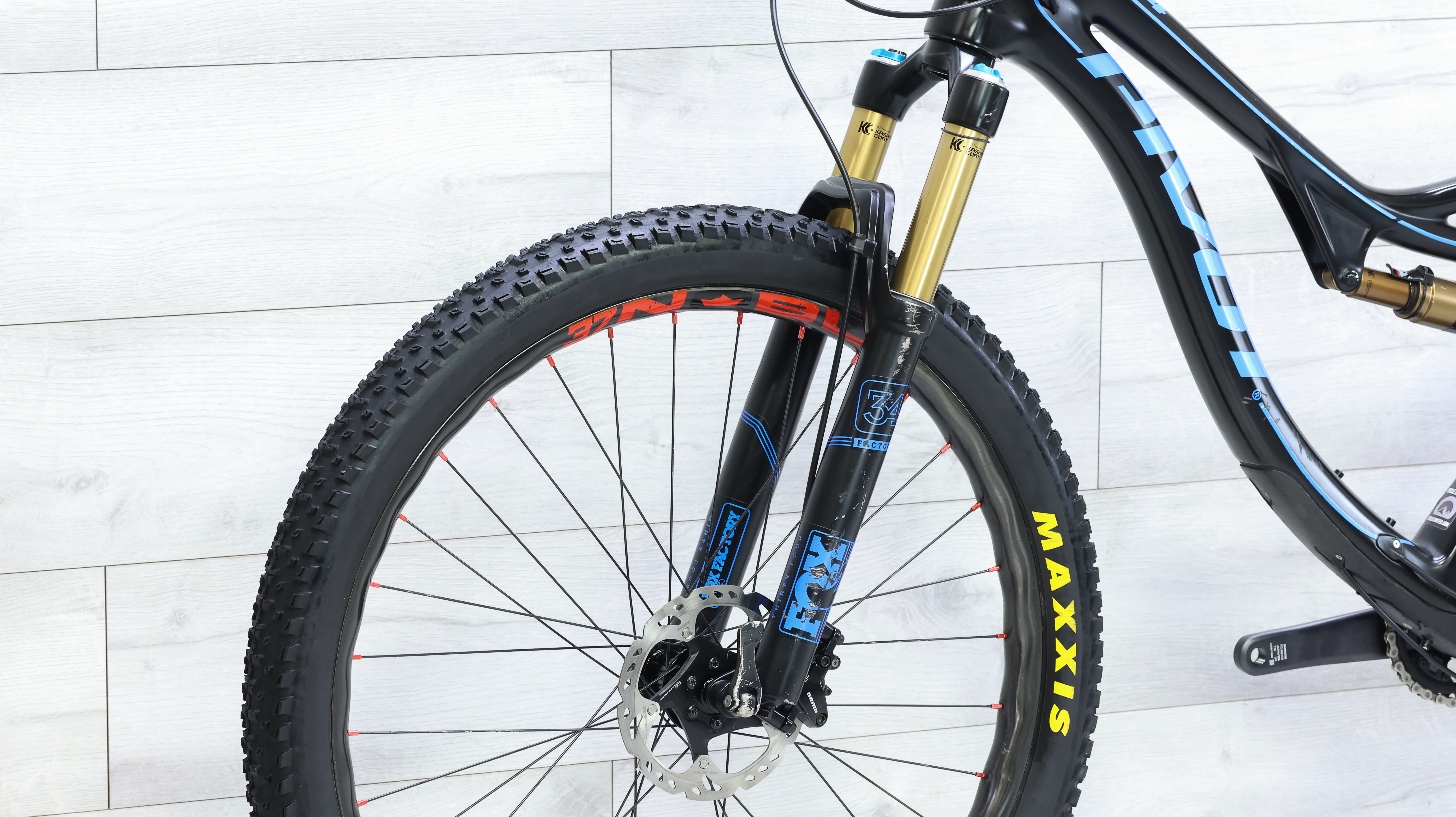 Pivot Mach 4 Carbon Mountain Bike - 2019, Large - Image 9