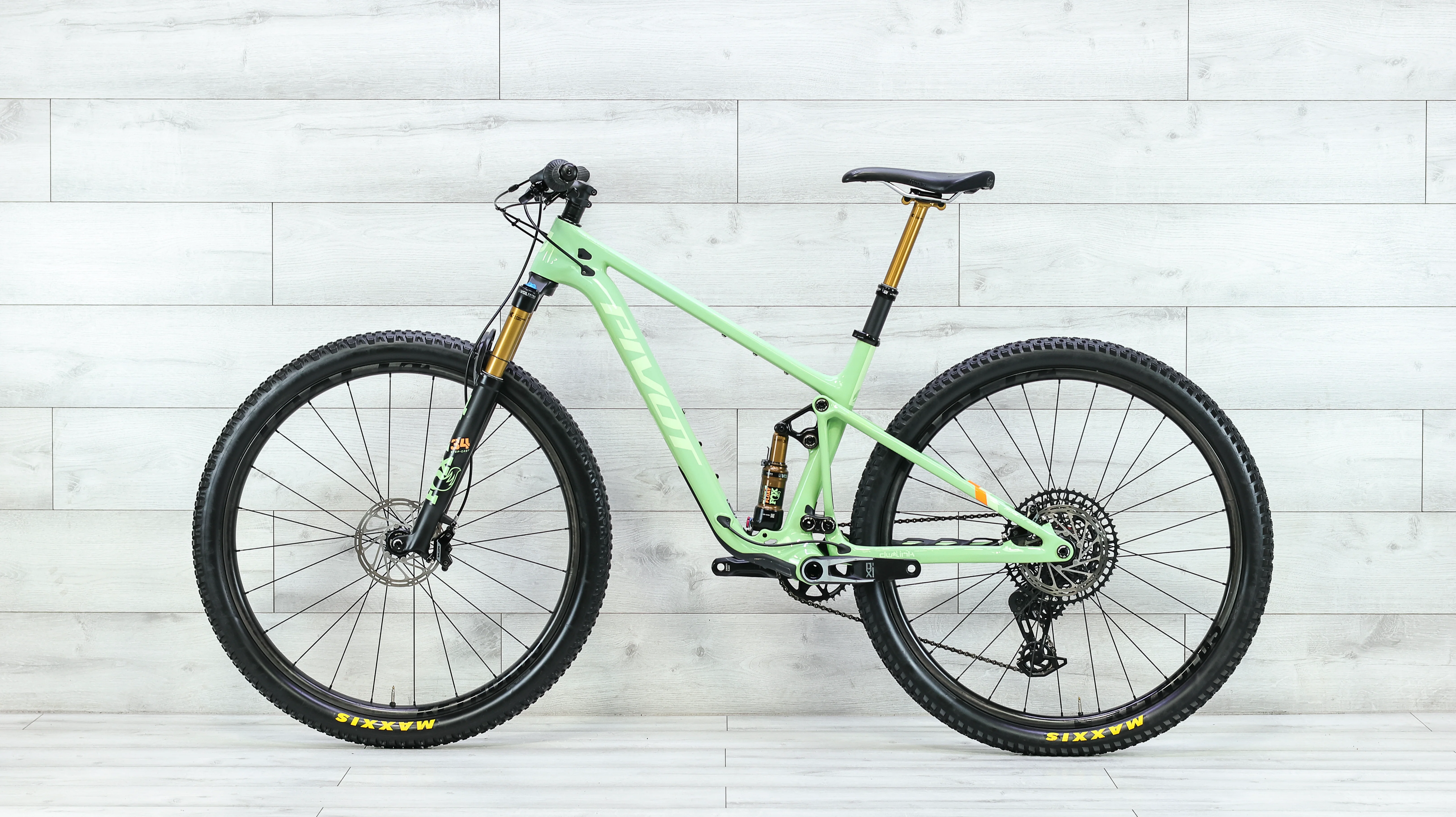 Pivot MACH 4 SL Pro X0 Eagle Transmission AXS Mountain Bike - 2024, Medium - Image 2