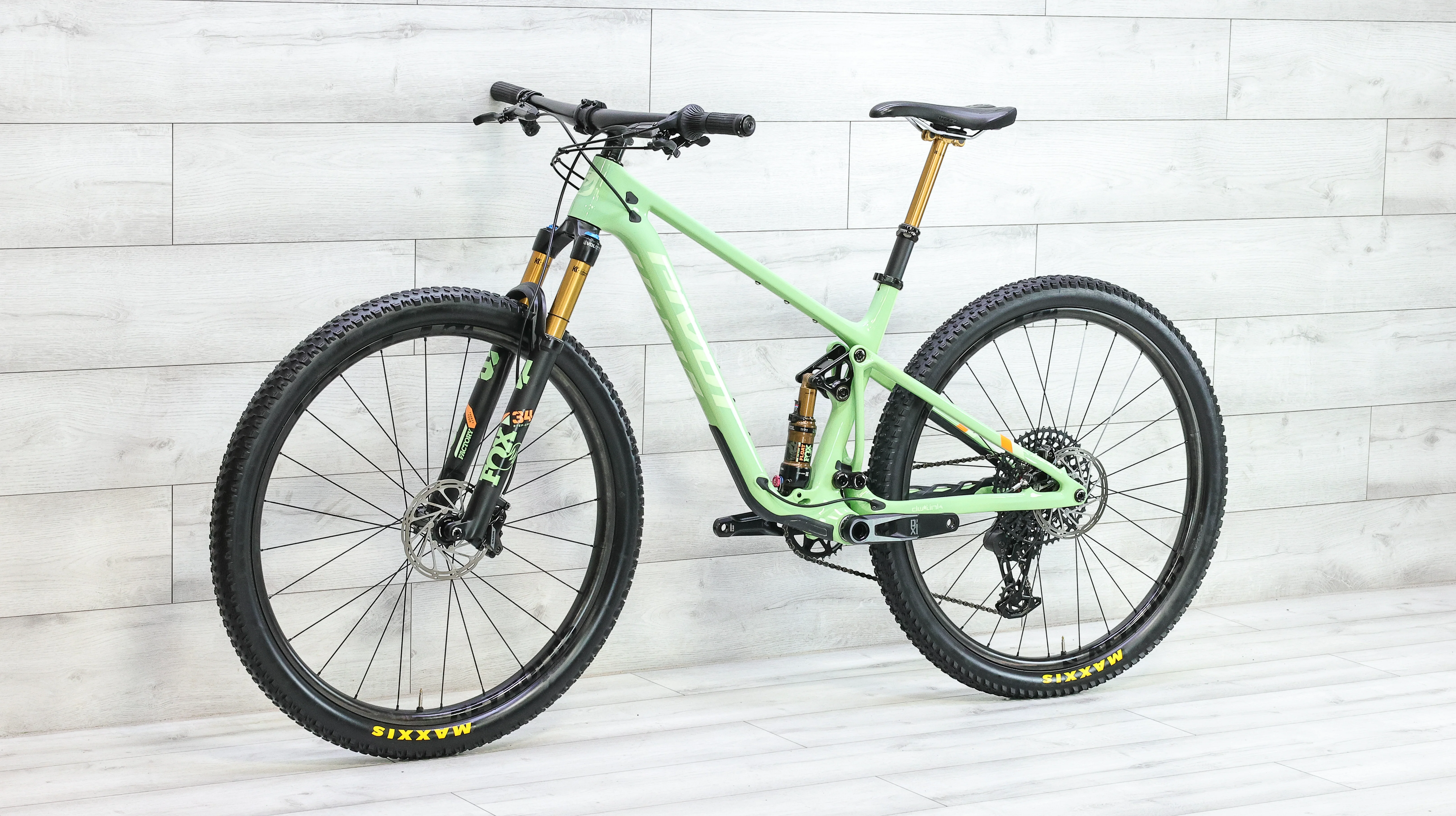 Pivot MACH 4 SL Pro X0 Eagle Transmission AXS Mountain Bike - 2024, Medium - Image 4
