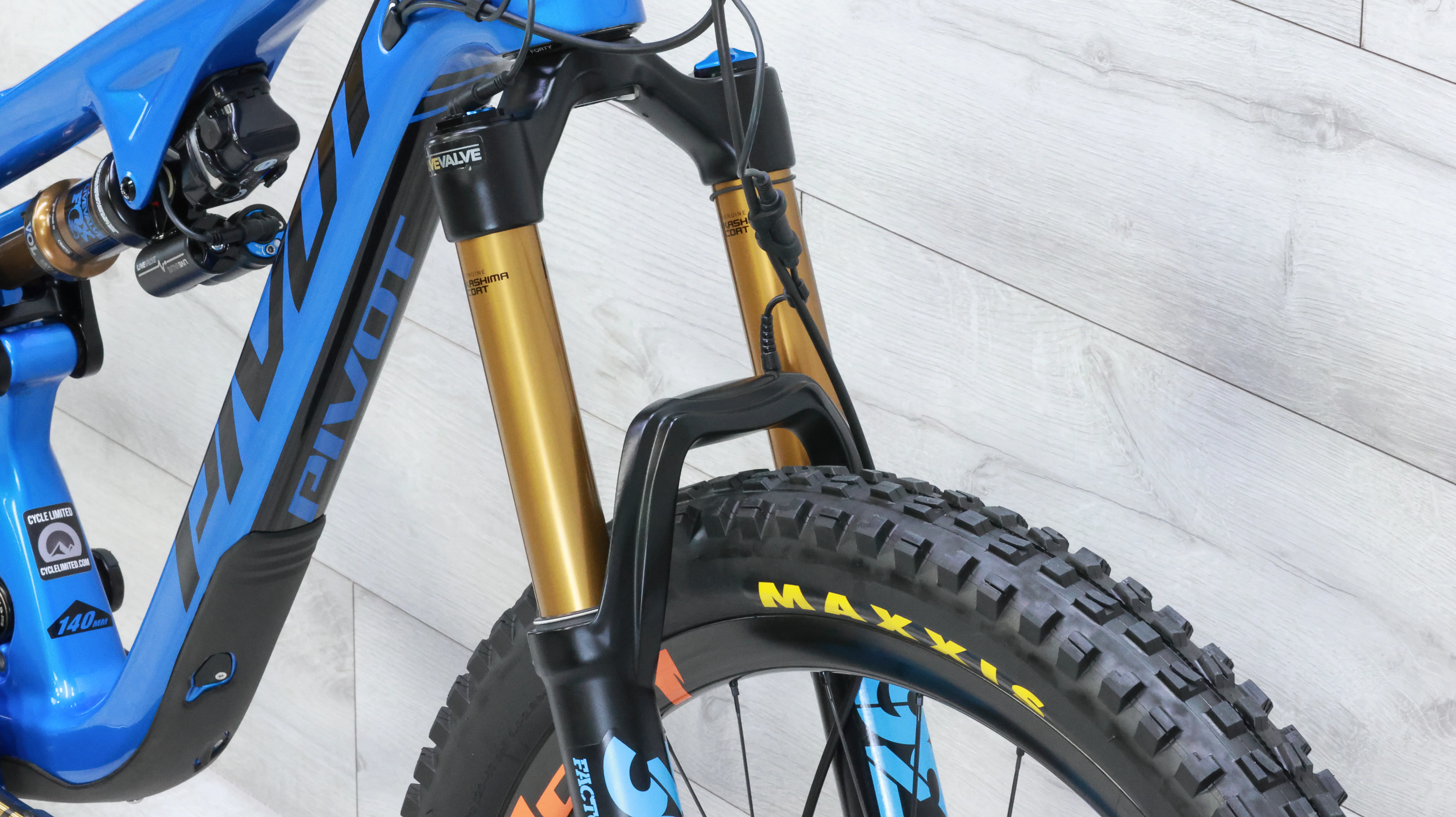 Pivot Mach 5.5 Carbon Team XX1 AXS w/ Fox Live Valve Mountain Bike - 2022, Medium - Image 8
