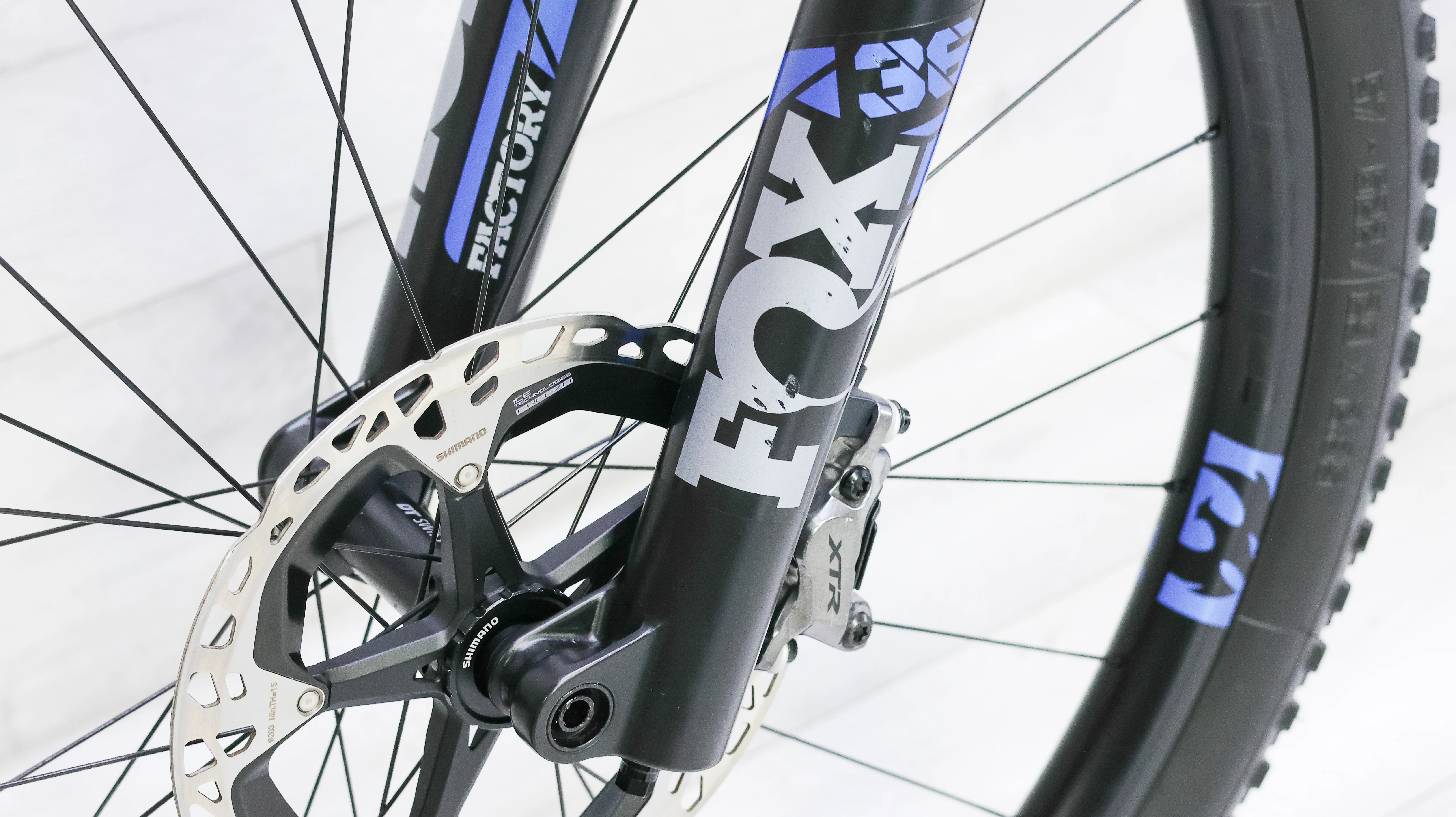 Pivot Switchblade Team XTR w/Carbon Wheels Mountain Bike - 2023, X-Large - Image 15