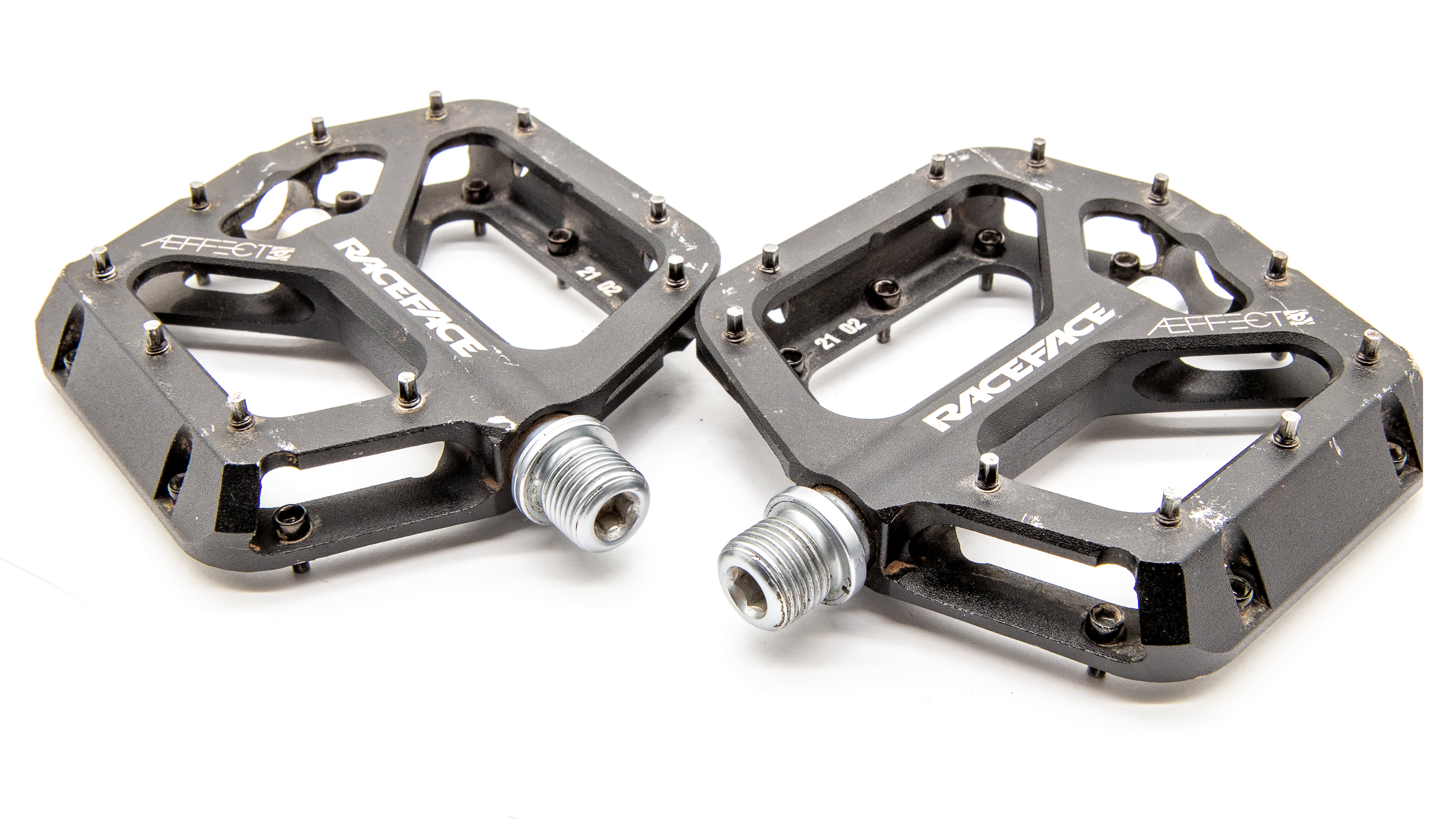 Race Face Aeffect Black Flat MTB Pedals 368g - Image 3