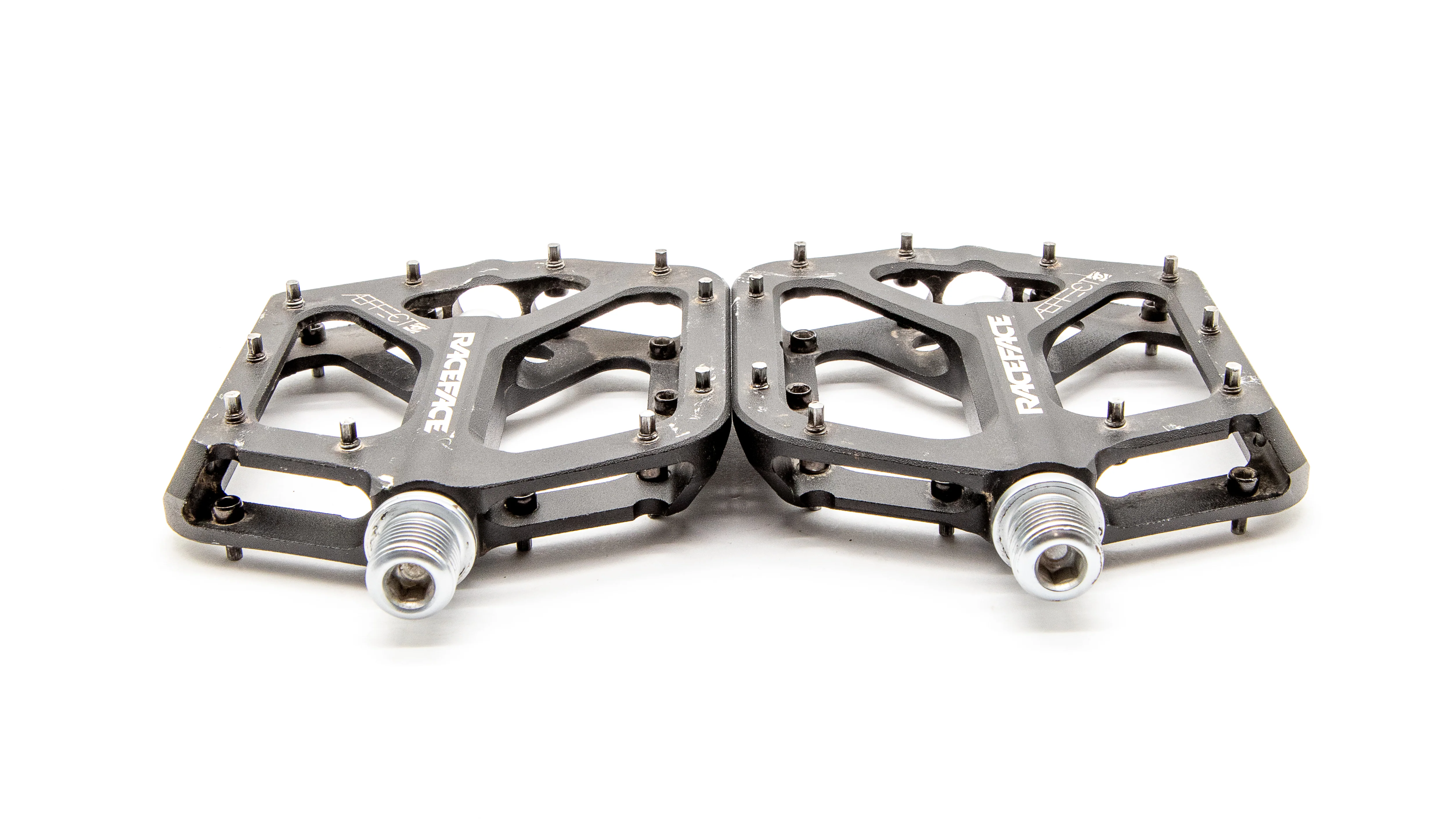 Race Face Aeffect Black Flat MTB Pedals 368g - Image 5