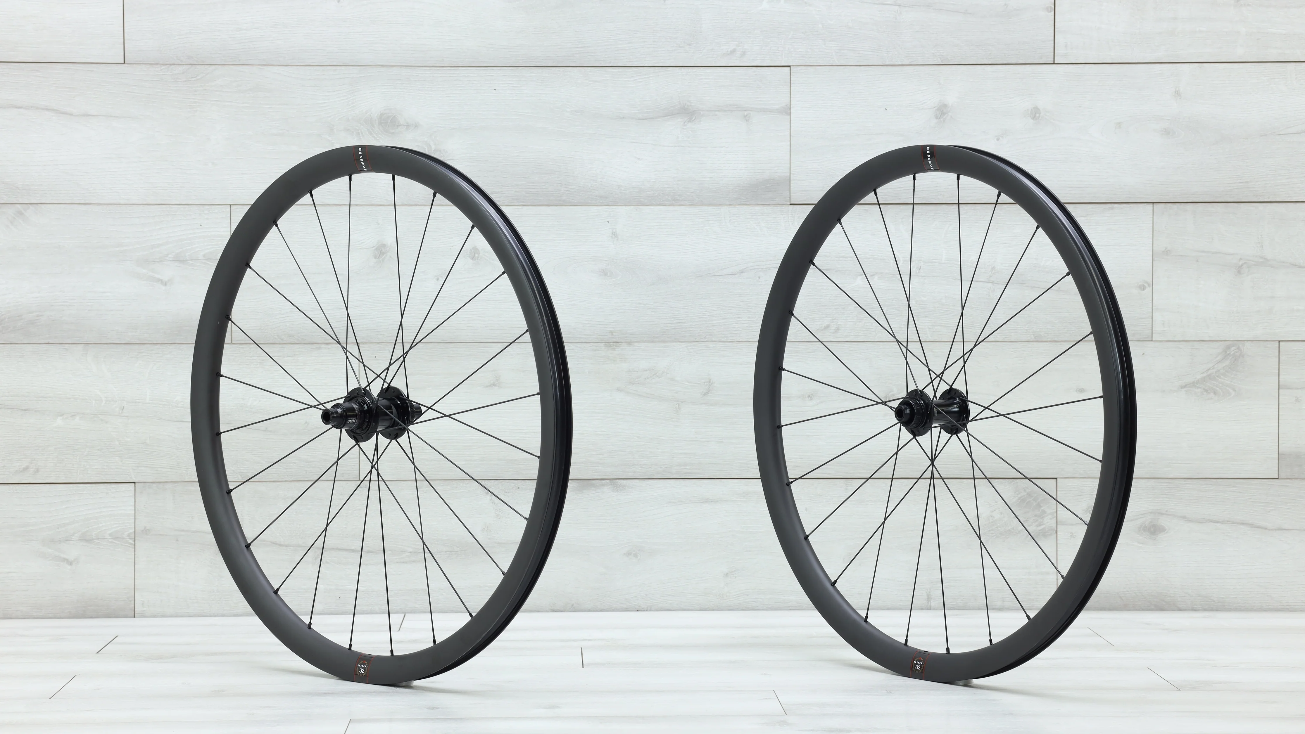 Reserve 32 Carbon Tubeless Disk Brake 700c Gravel Wheelset - Image 2