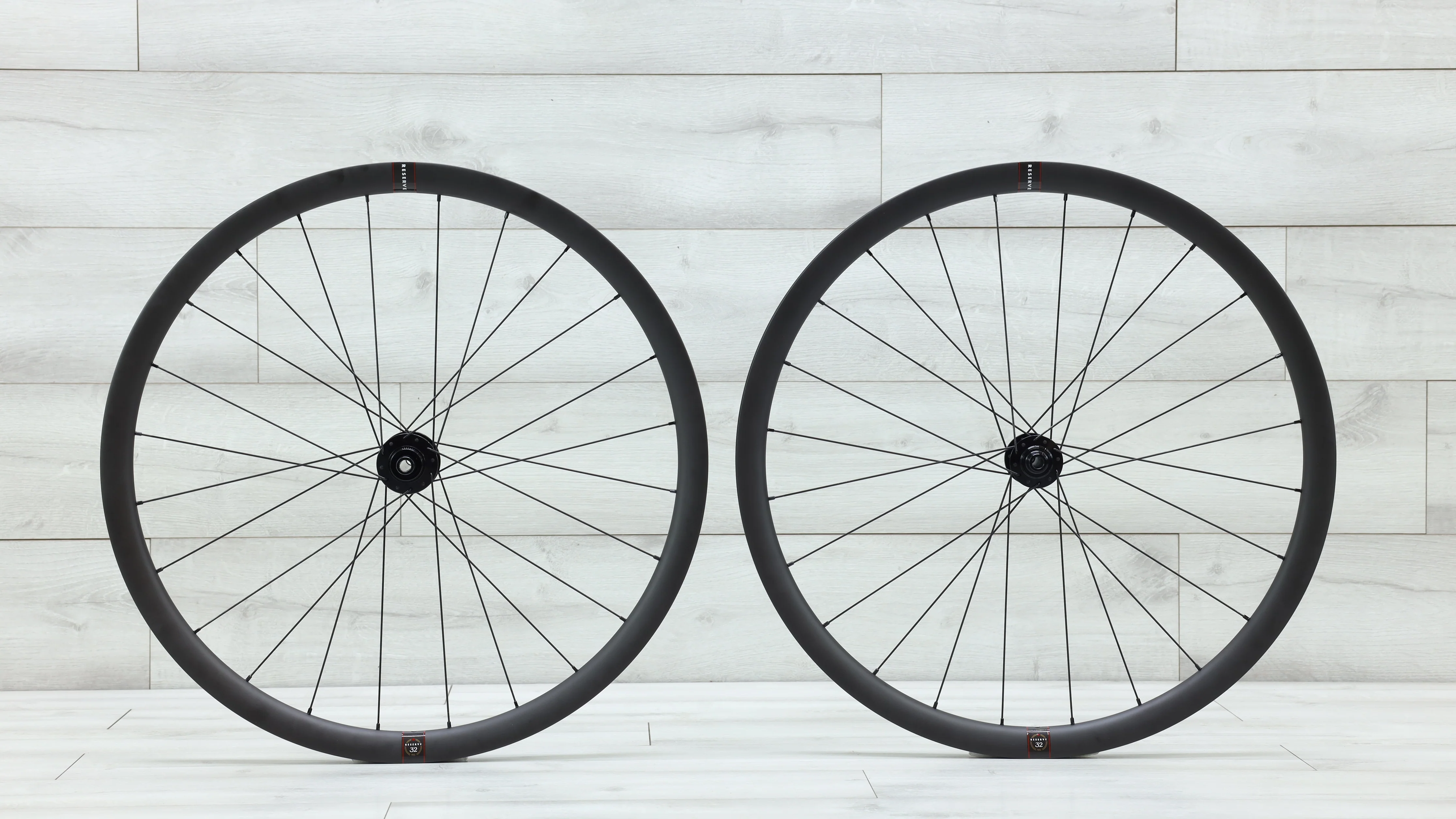Reserve 32 Carbon Tubeless Disk Brake 700c Gravel Wheelset - Image 5