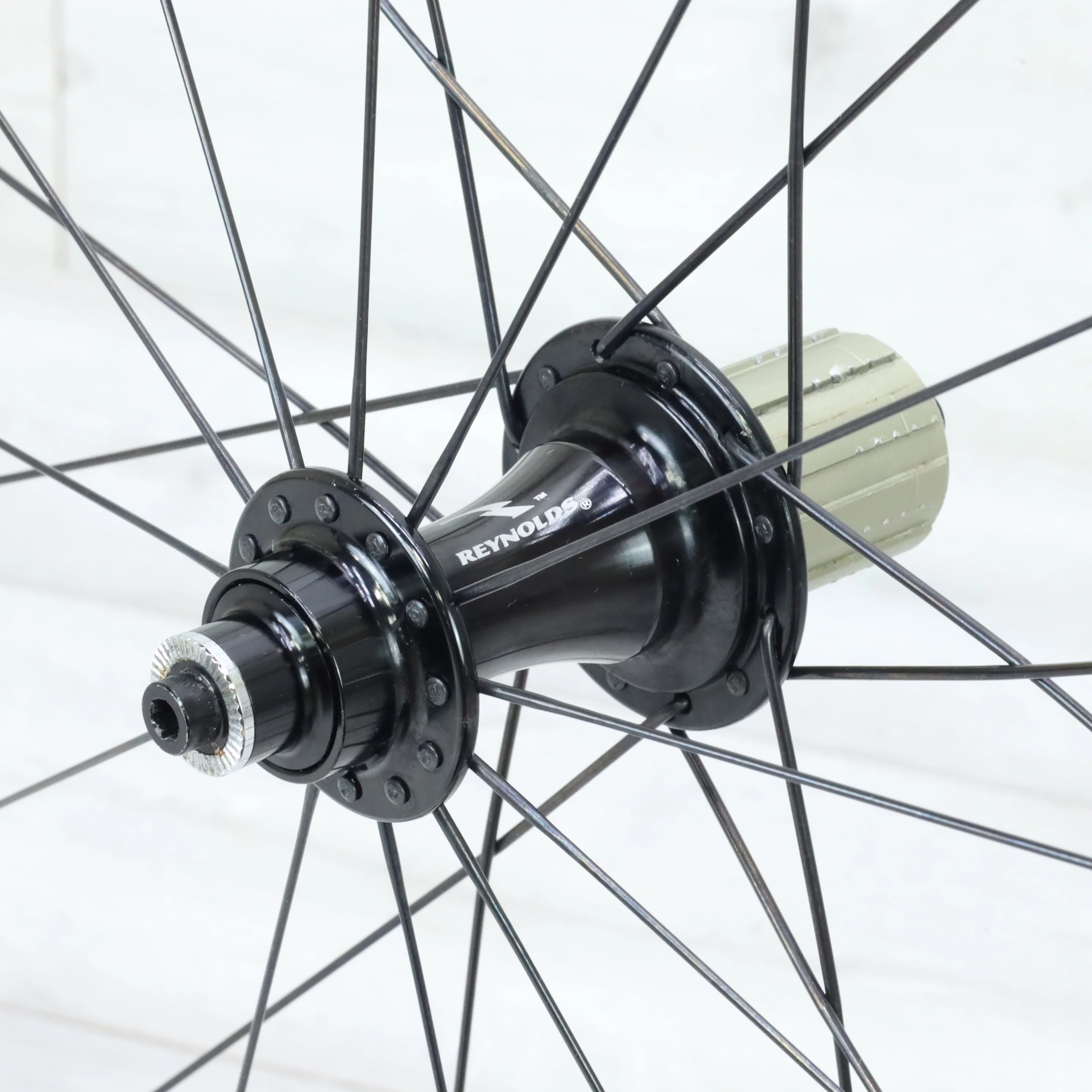 Reynolds Assault Carbon Clincher Shimano 11 Speed HG Rim Brake Road Bike Wheelset - Image 10