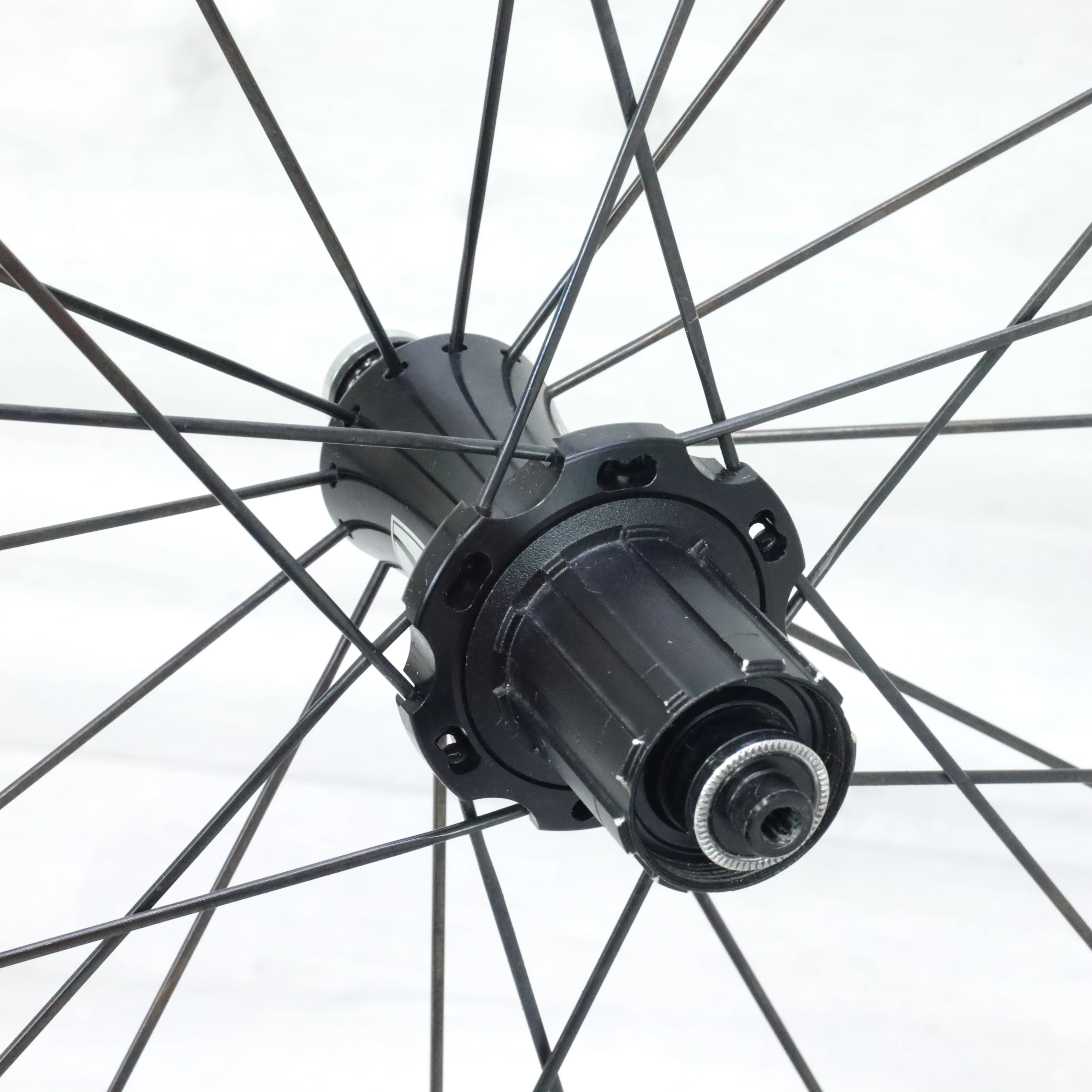 Reynolds Assault Tubeless Clincher Carbon Road Wheelset Rim Brake - Shimano HG - Image 4